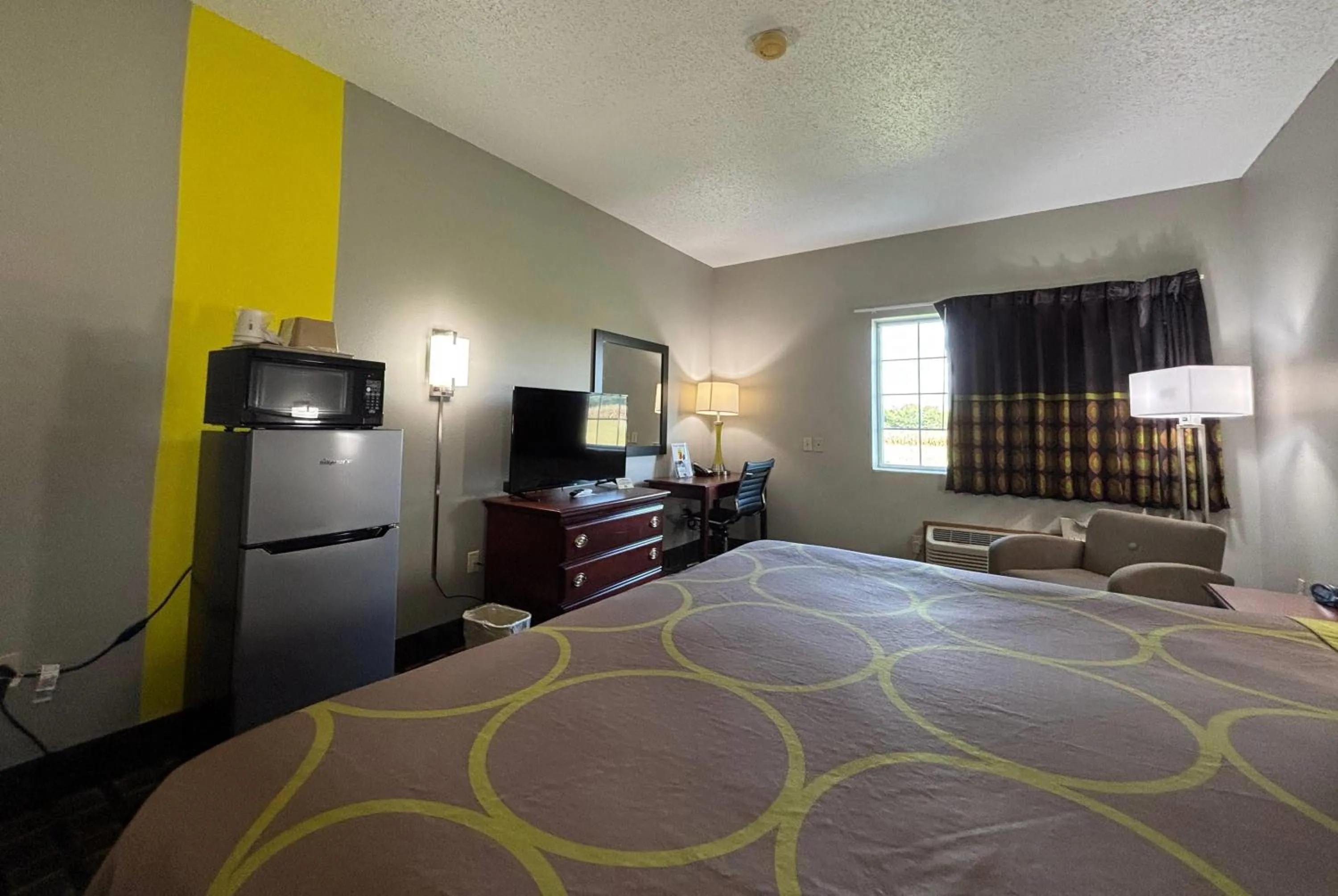 Photo of the whole room, Bed in Super 8 by Wyndham Mt. Carmel IL