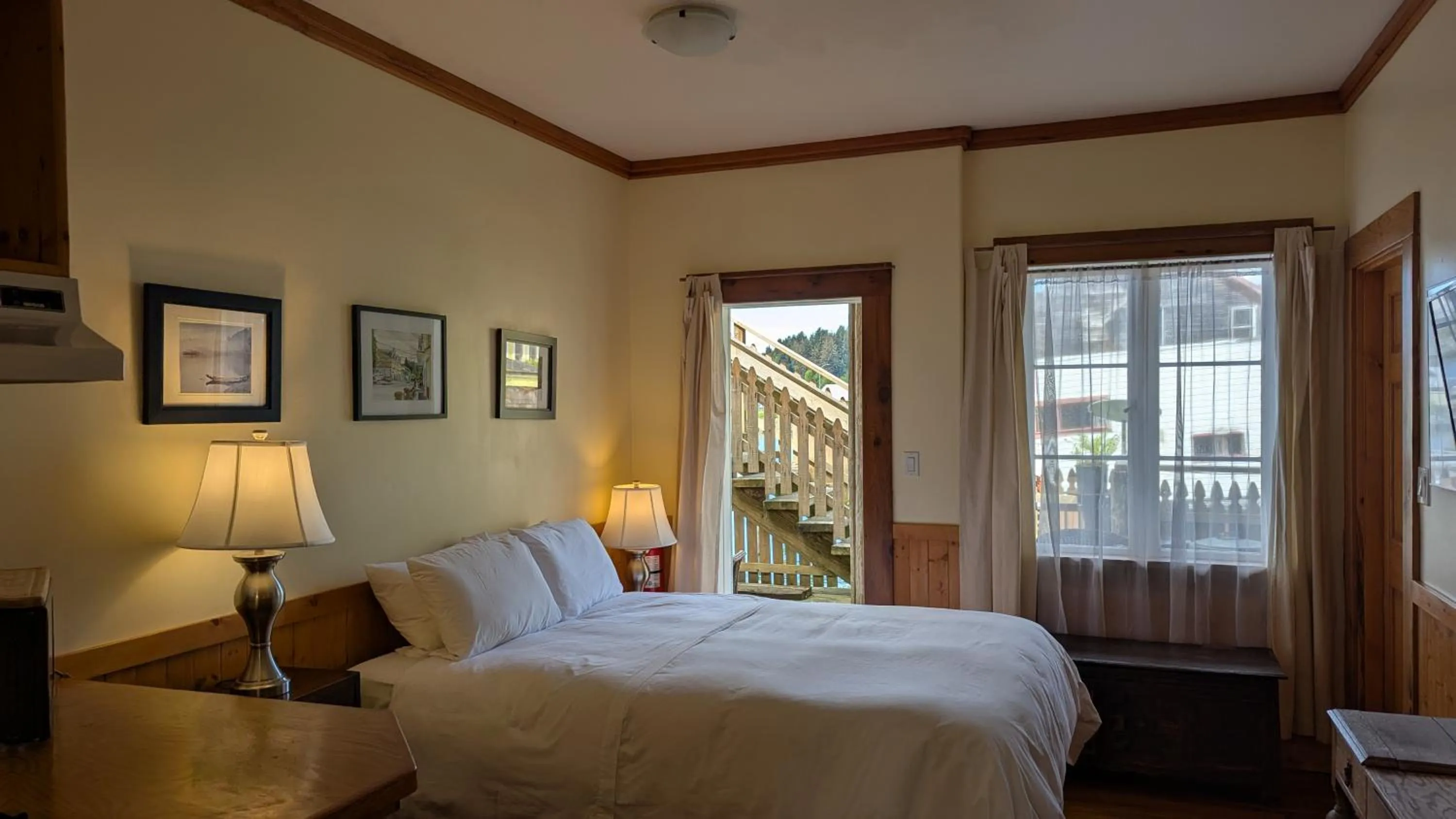 Bed in Seine Boat Inn