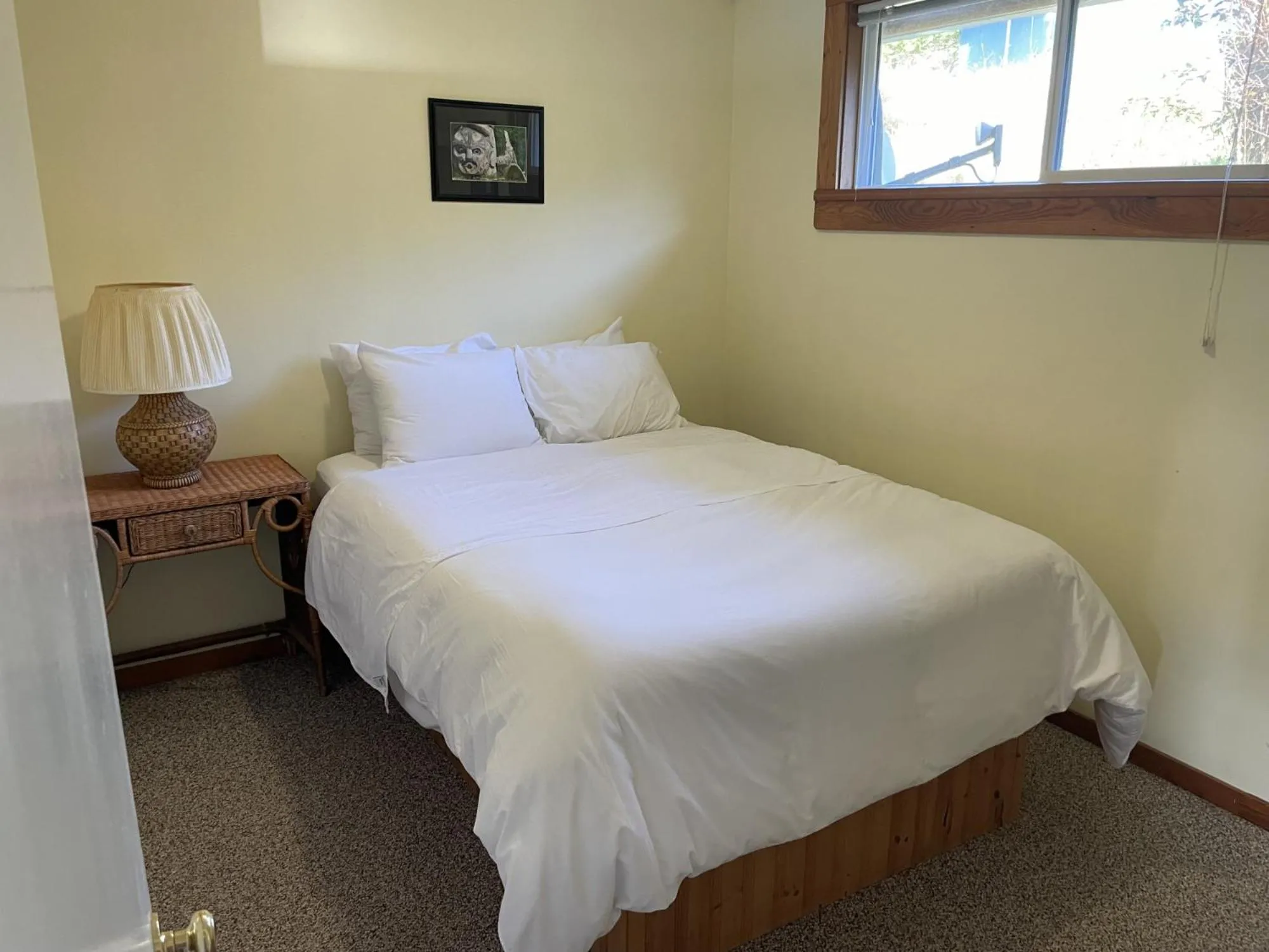 Bed in Seine Boat Inn