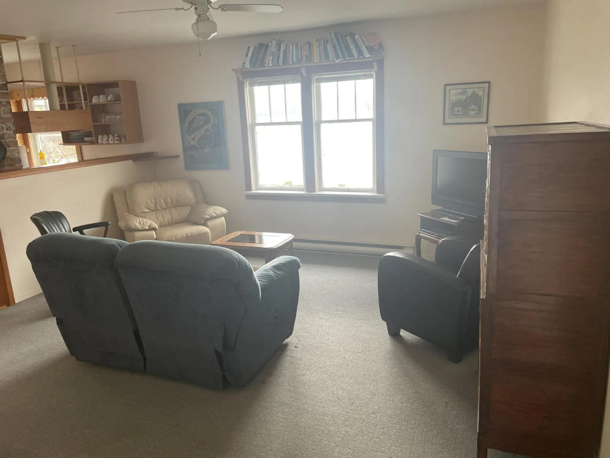 Living room in Seine Boat Inn