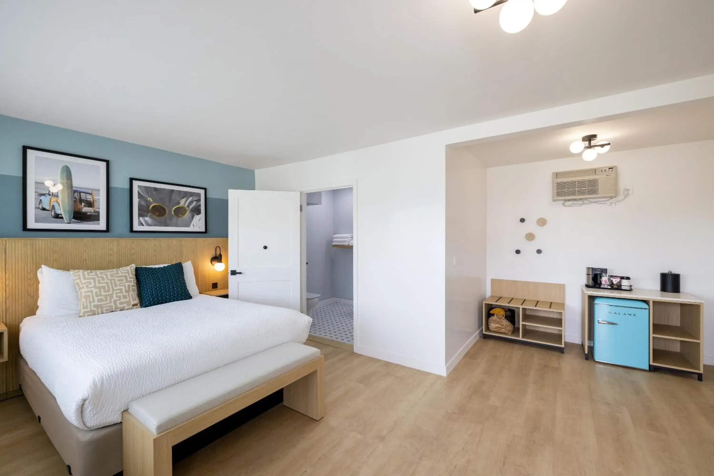 Bedroom, Bed in Tides Oceanview Inn and Cottages Bedroom, Bed in Tides Oceanview Inn and Cottages