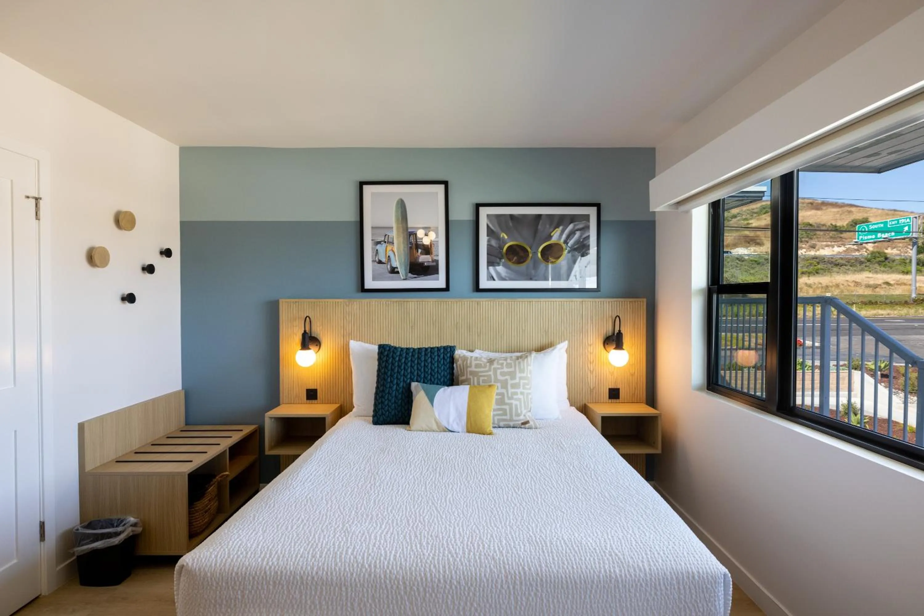 Bedroom, Bed in Tides Oceanview Inn and Cottages