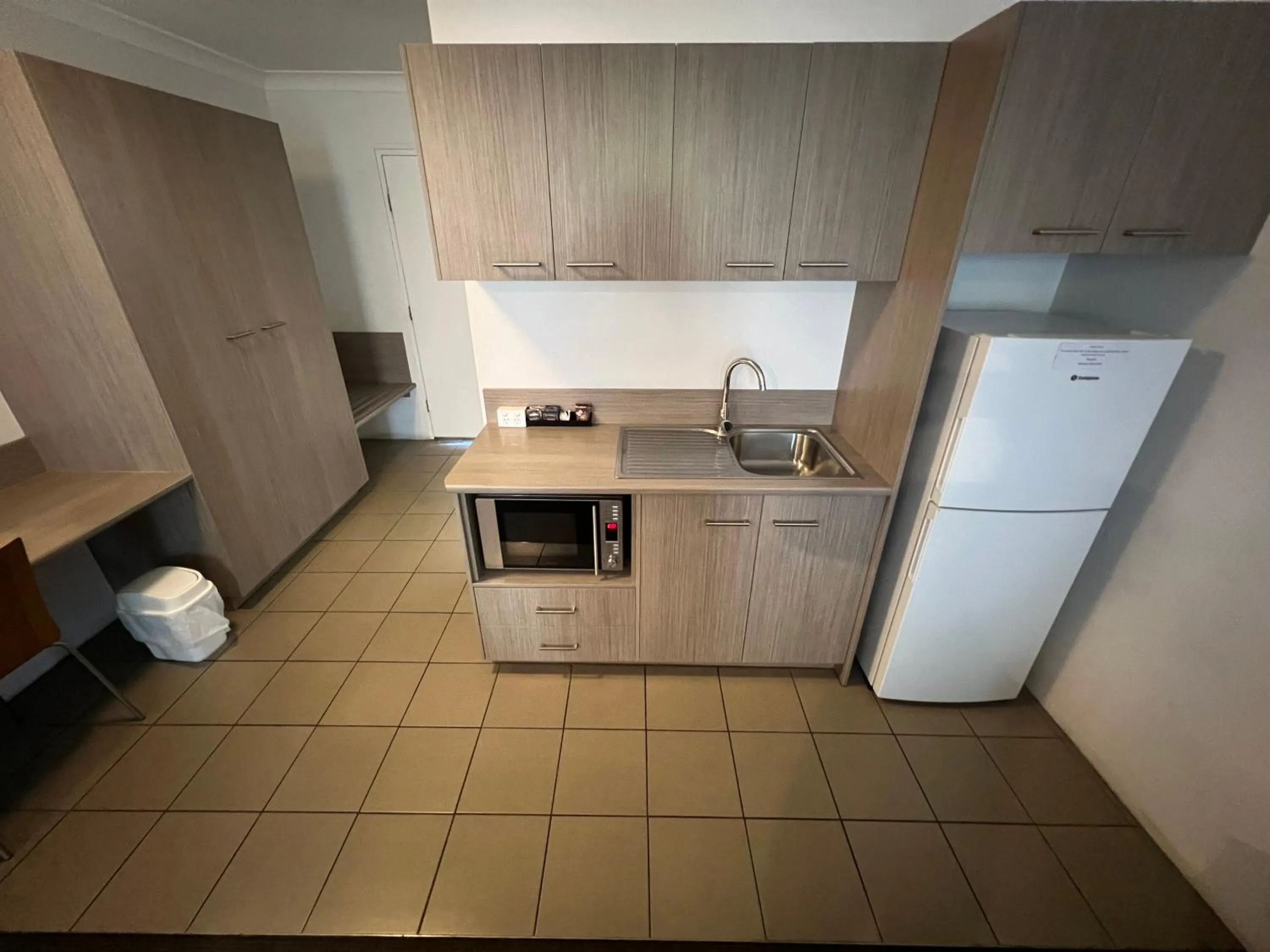 Kitchen or kitchenette in Adelong Motel