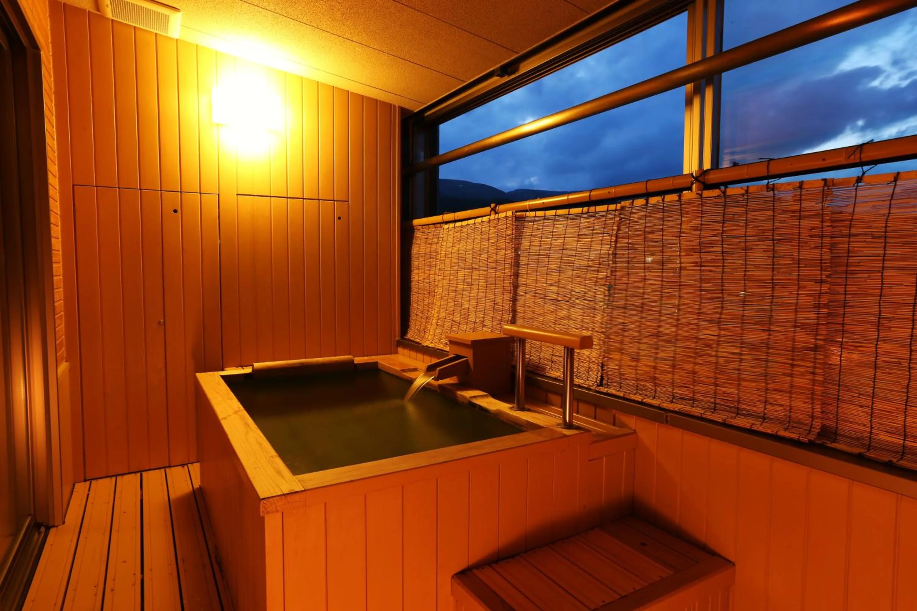 Hot Tub in Hotel Sakurai