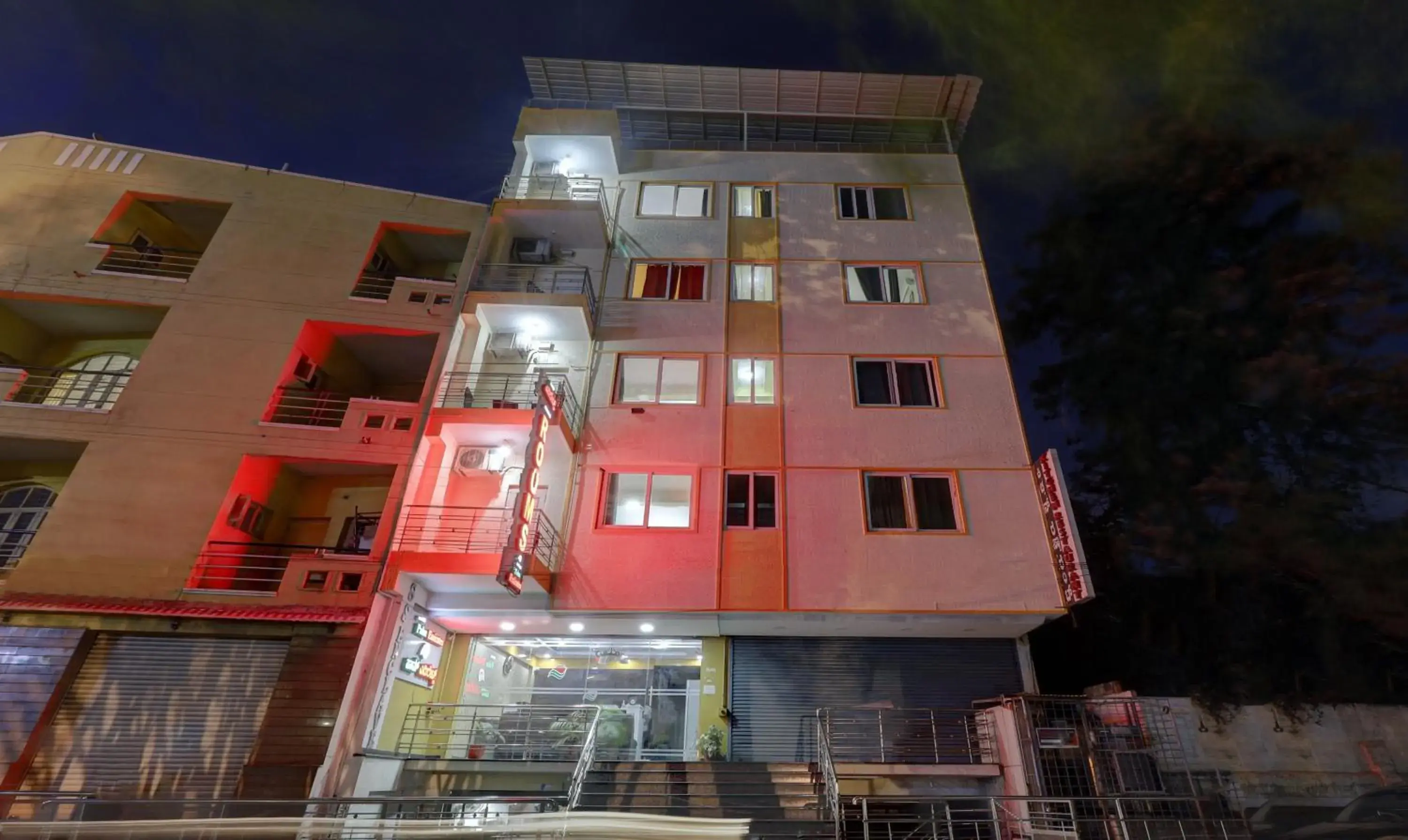 Property building in Hotel Palm Emirates Property building in Hotel Palm Emirates