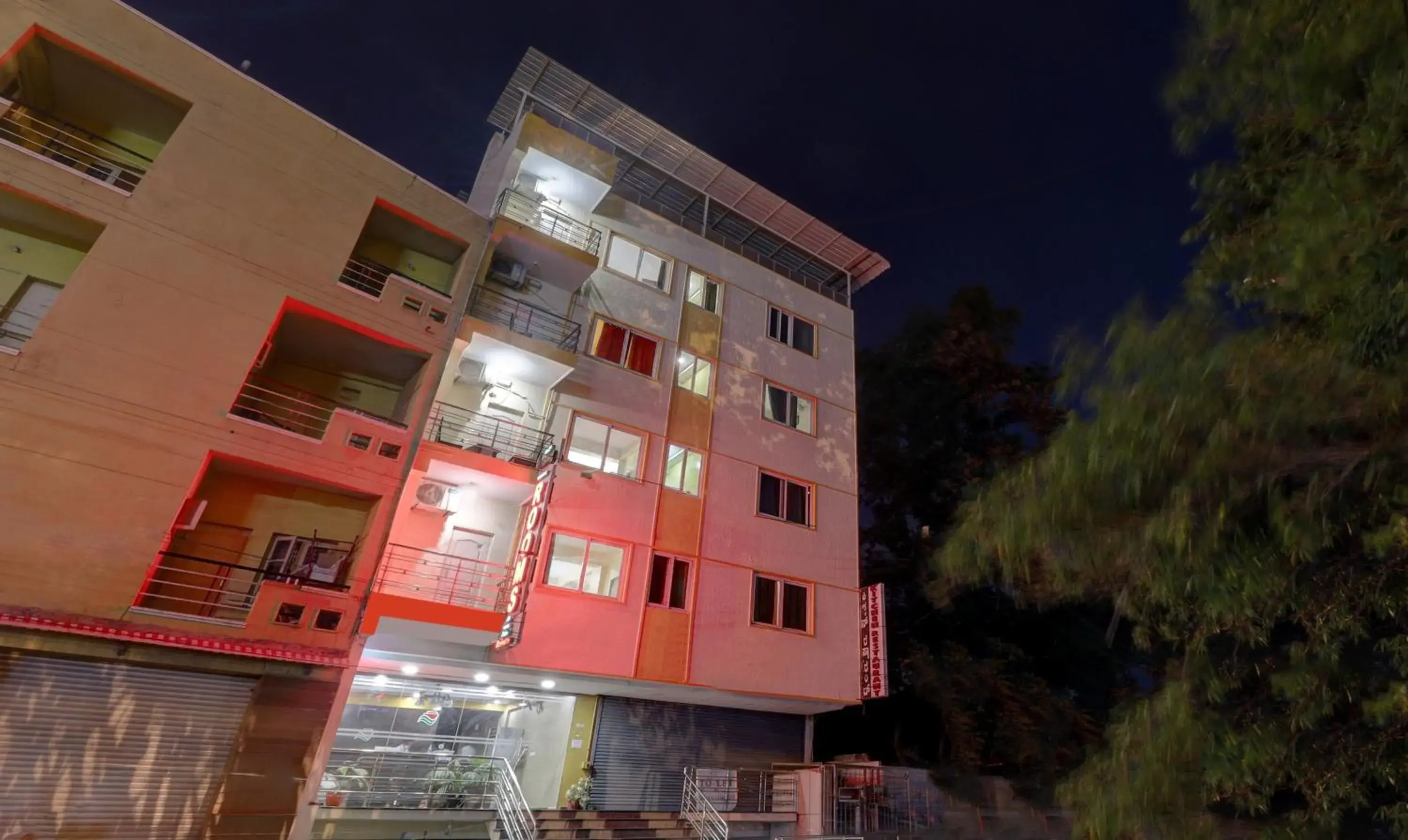 Property building in Hotel Palm Emirates Property building in Hotel Palm Emirates