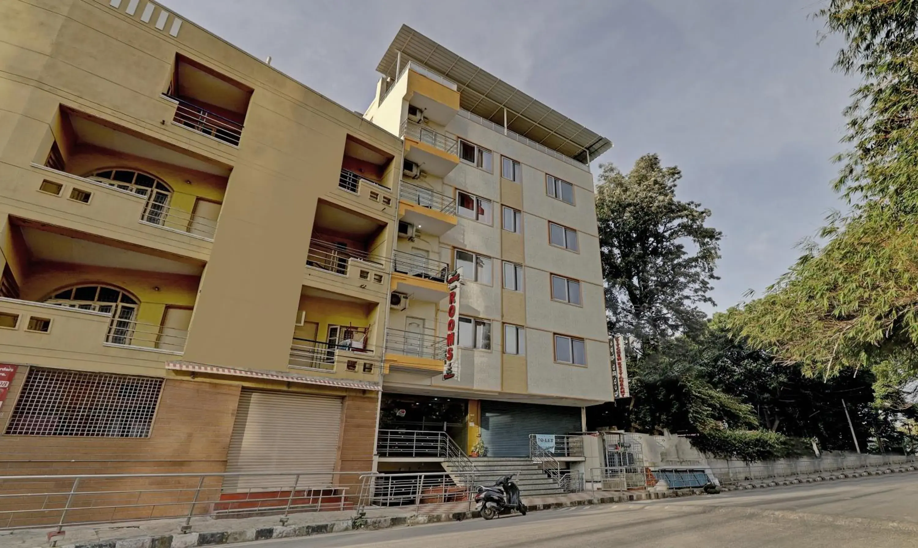 Property building in Hotel Palm Emirates Property building in Hotel Palm Emirates