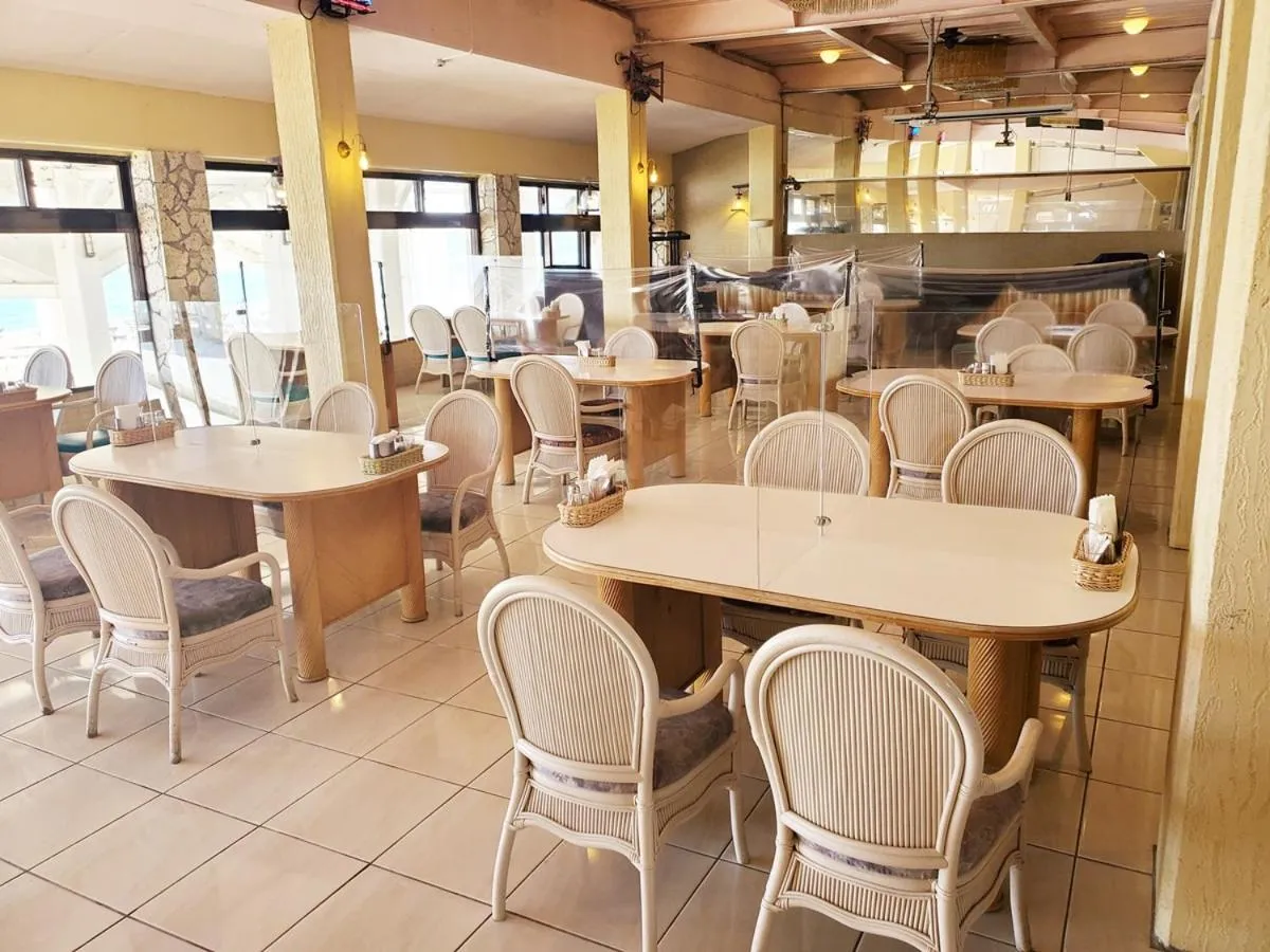 Restaurant/places to eat in Beach Resort Morimar