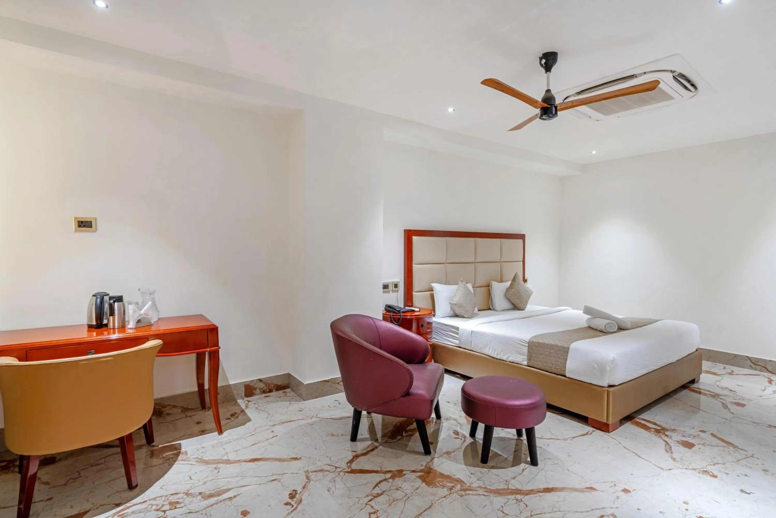 Photo of the whole room, Bed in Hotel Chutneys