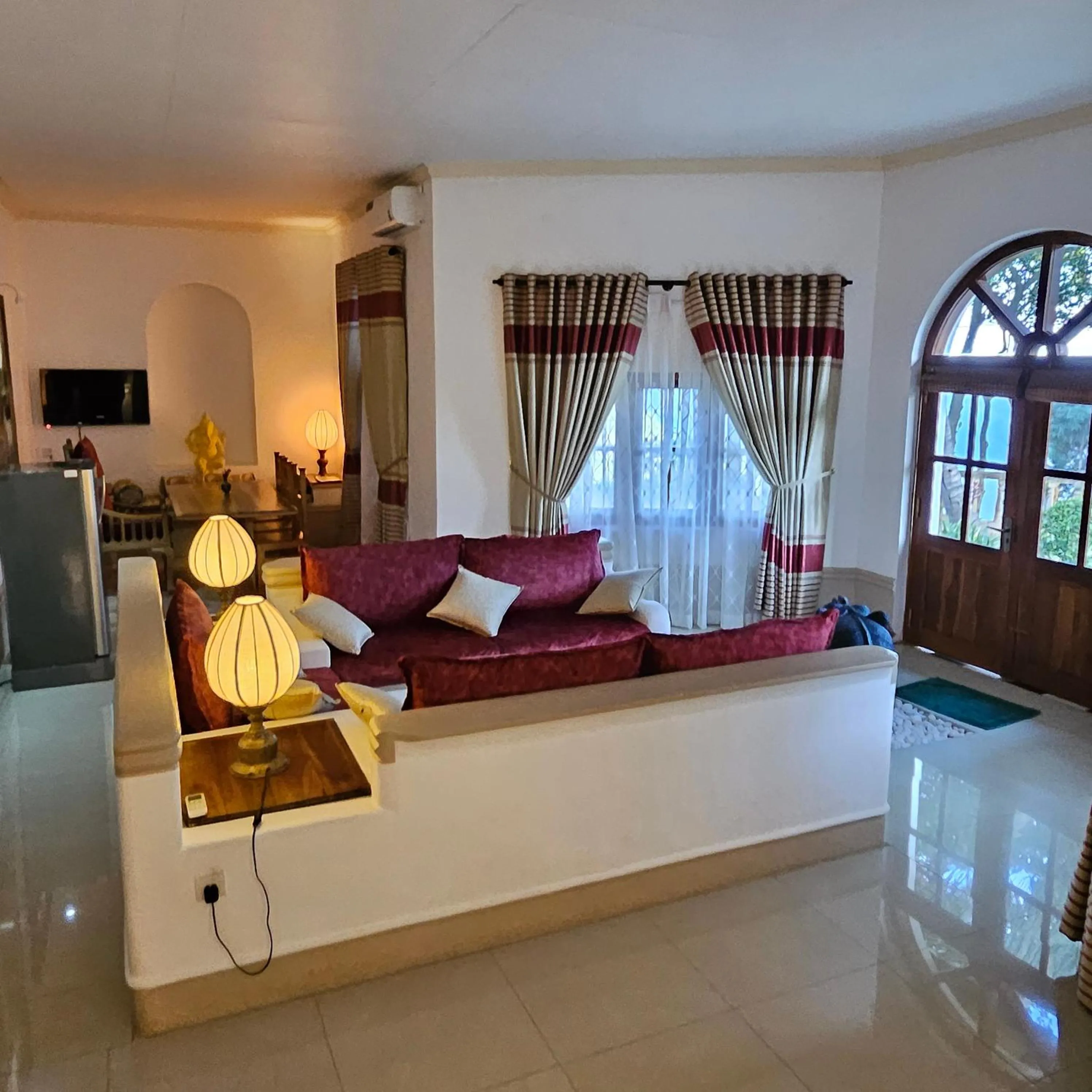 Seating area, Bed in Ella Planters Bungalow