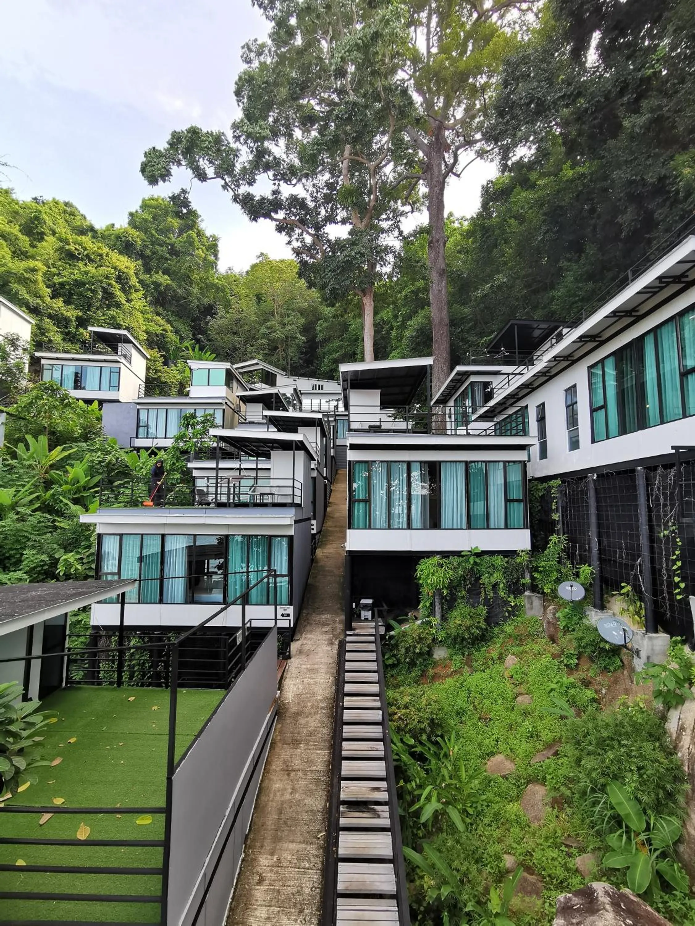 Property building in Alunan Resort