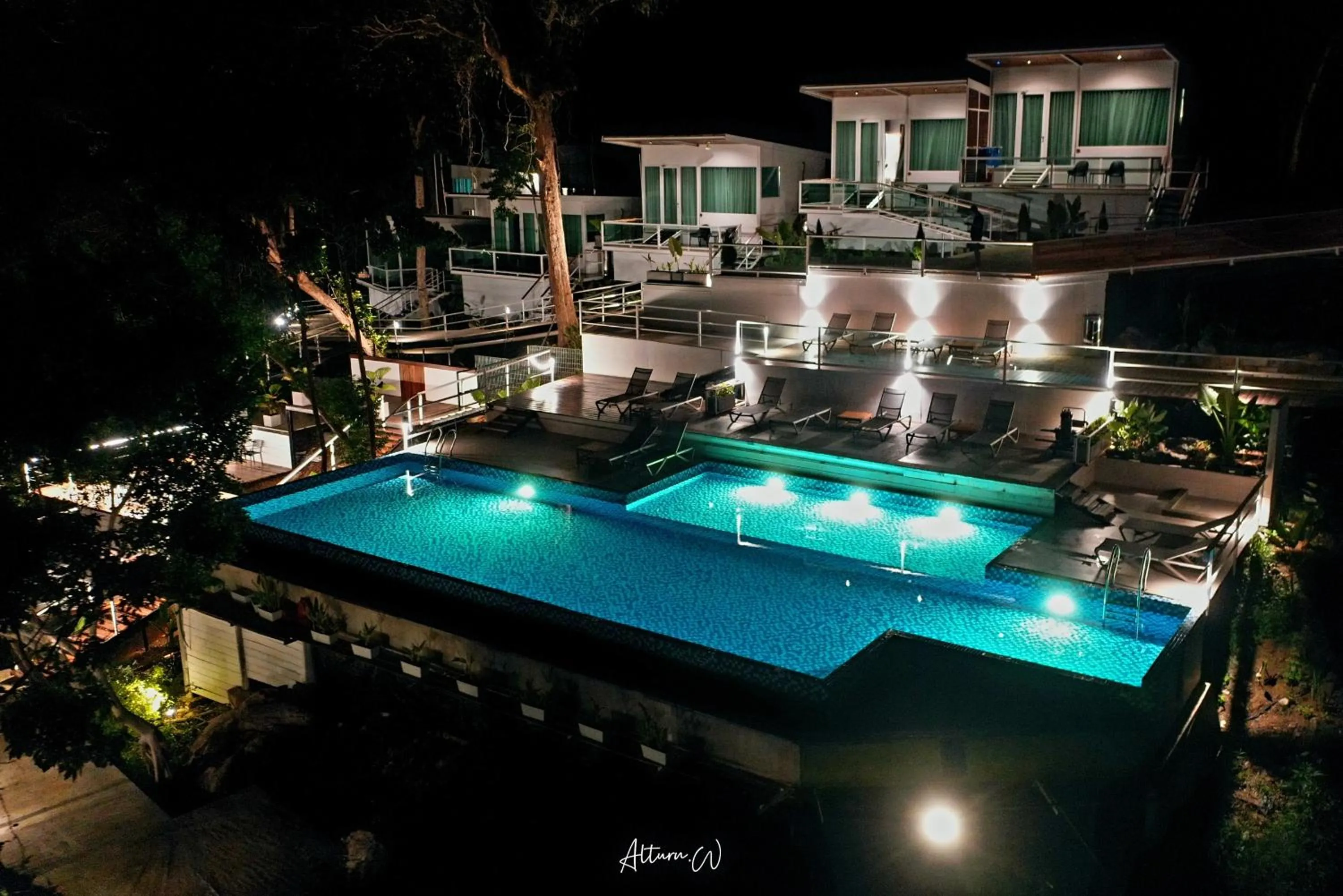 Night in Alunan Resort