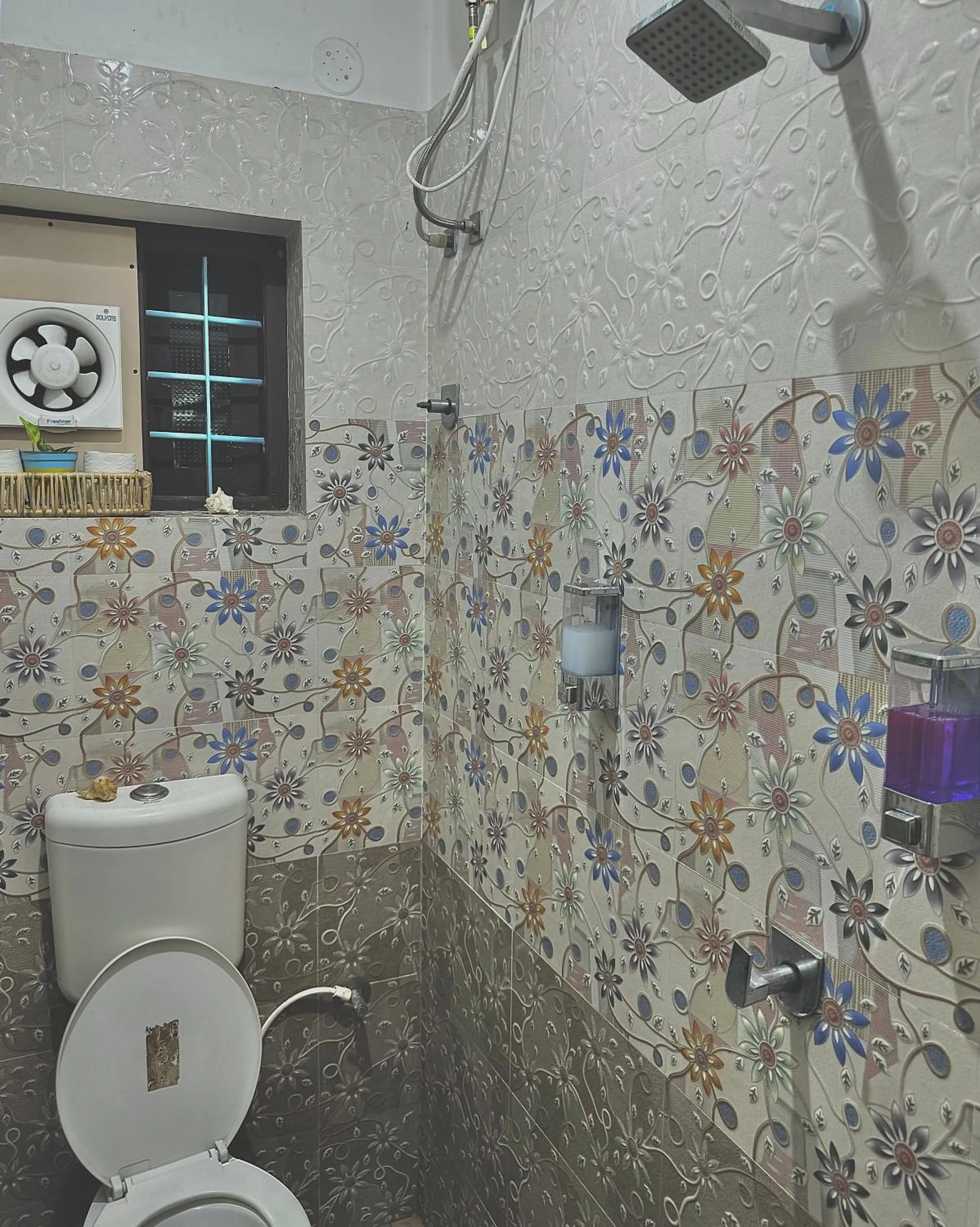 Shower in The Yellow Submarine