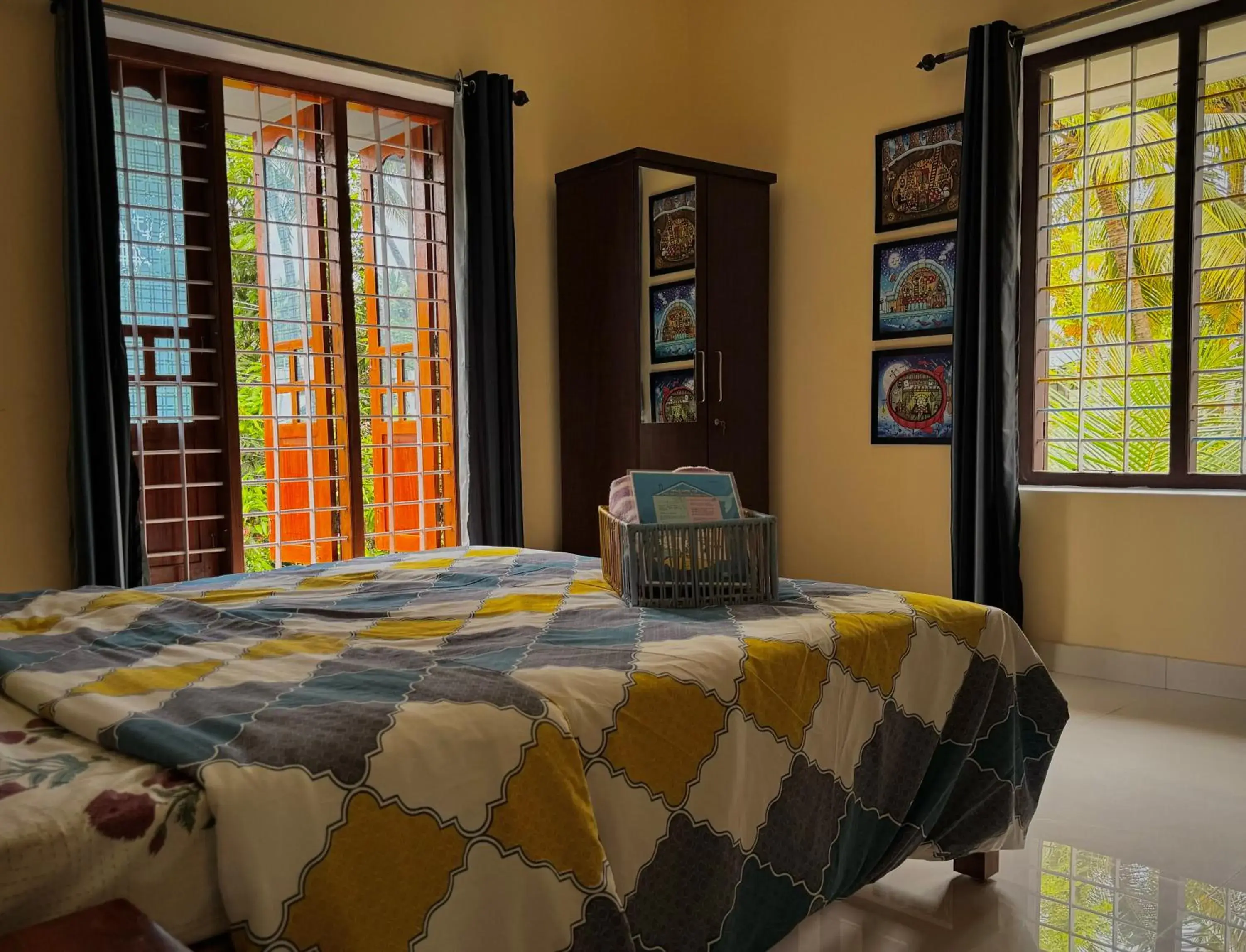 Bedroom, Bed in The Yellow Submarine Bedroom, Bed in The Yellow Submarine