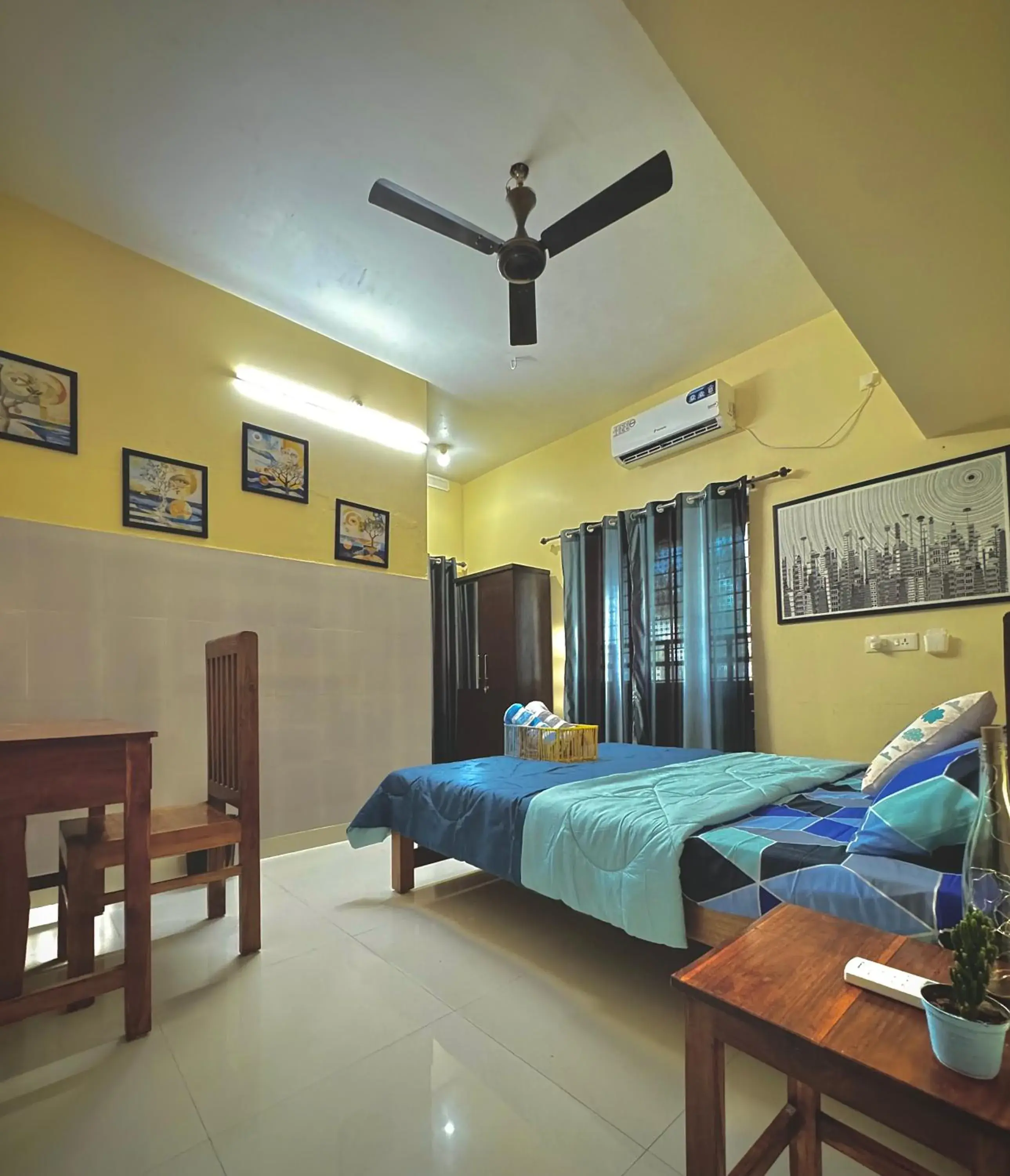 Bed in The Yellow Submarine Bed in The Yellow Submarine