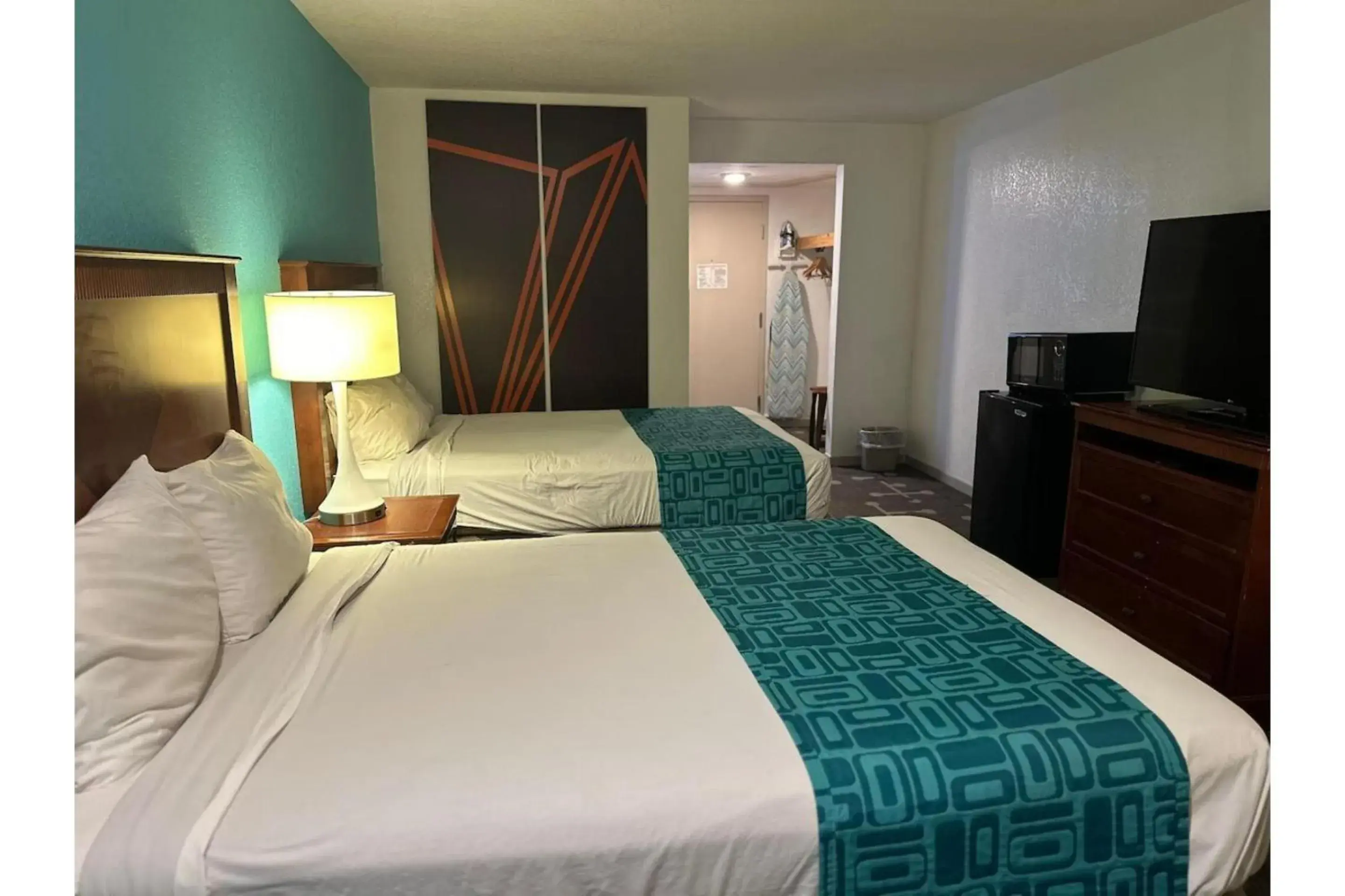 2 Queen Beds Non-Smoking in Moonlight Inn Hotel O Hattiesburg, MS 2 Queen Beds Non-Smoking in Moonlight Inn Hotel O Hattiesburg, MS