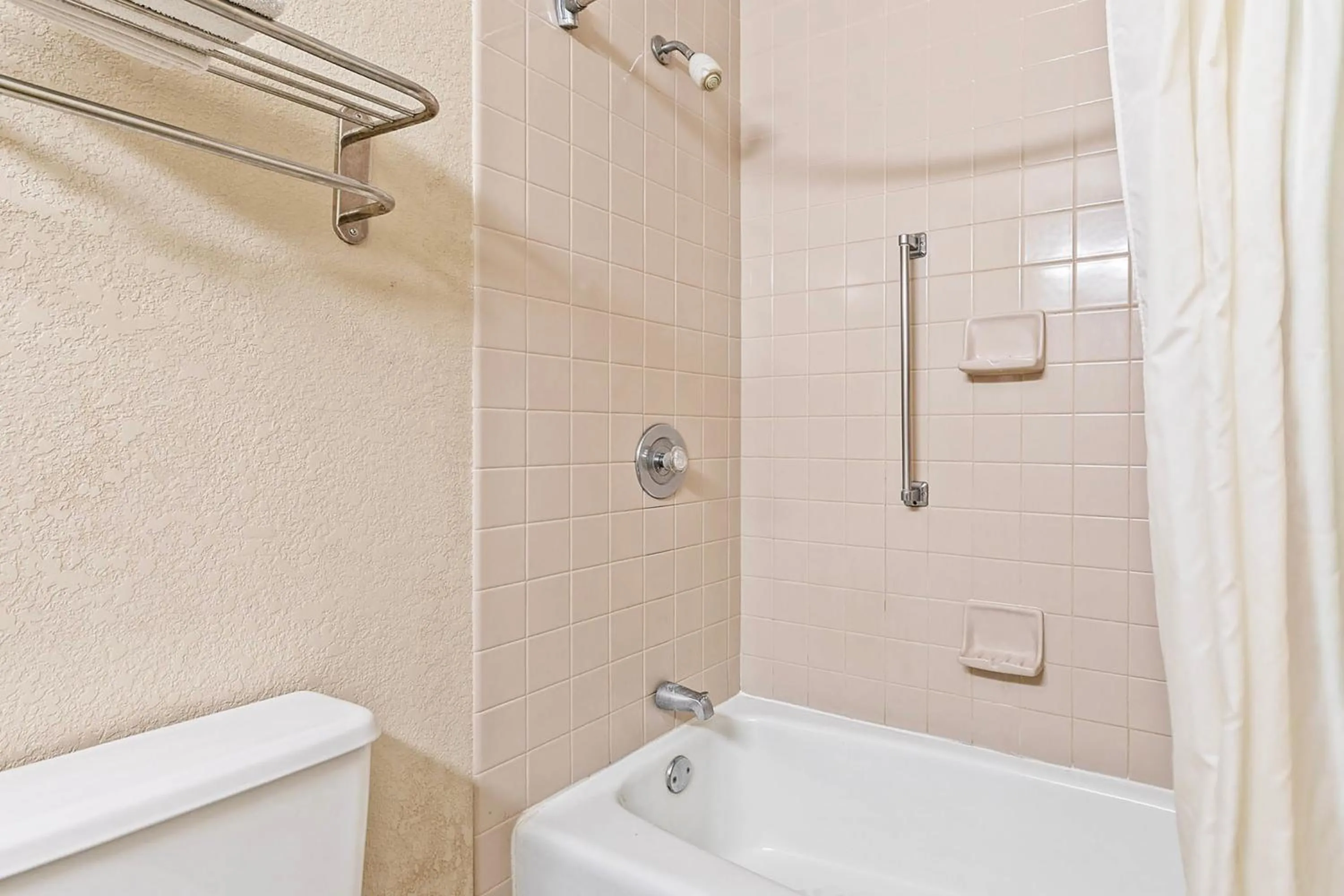 Bathroom in Moonlight Inn Hotel O Hattiesburg, MS