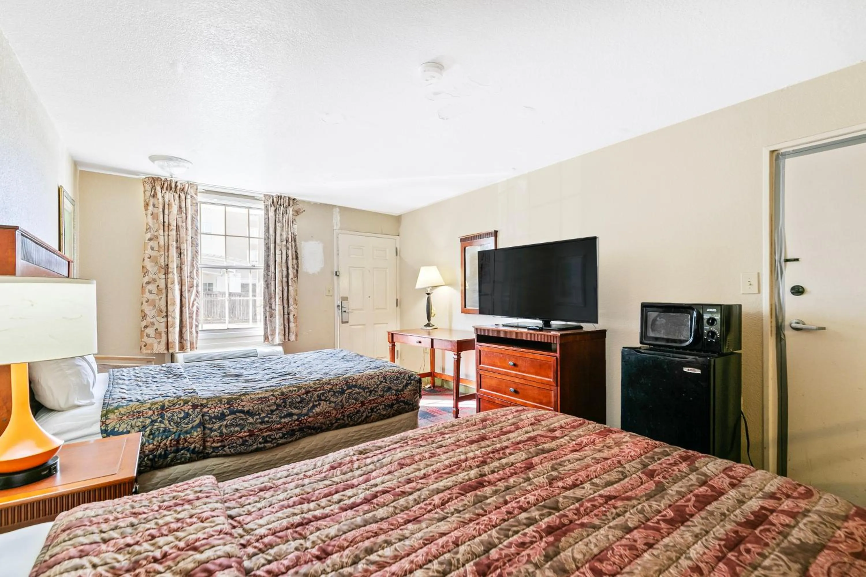 Bedroom, Bed in Moonlight Inn Hotel O Hattiesburg, MS