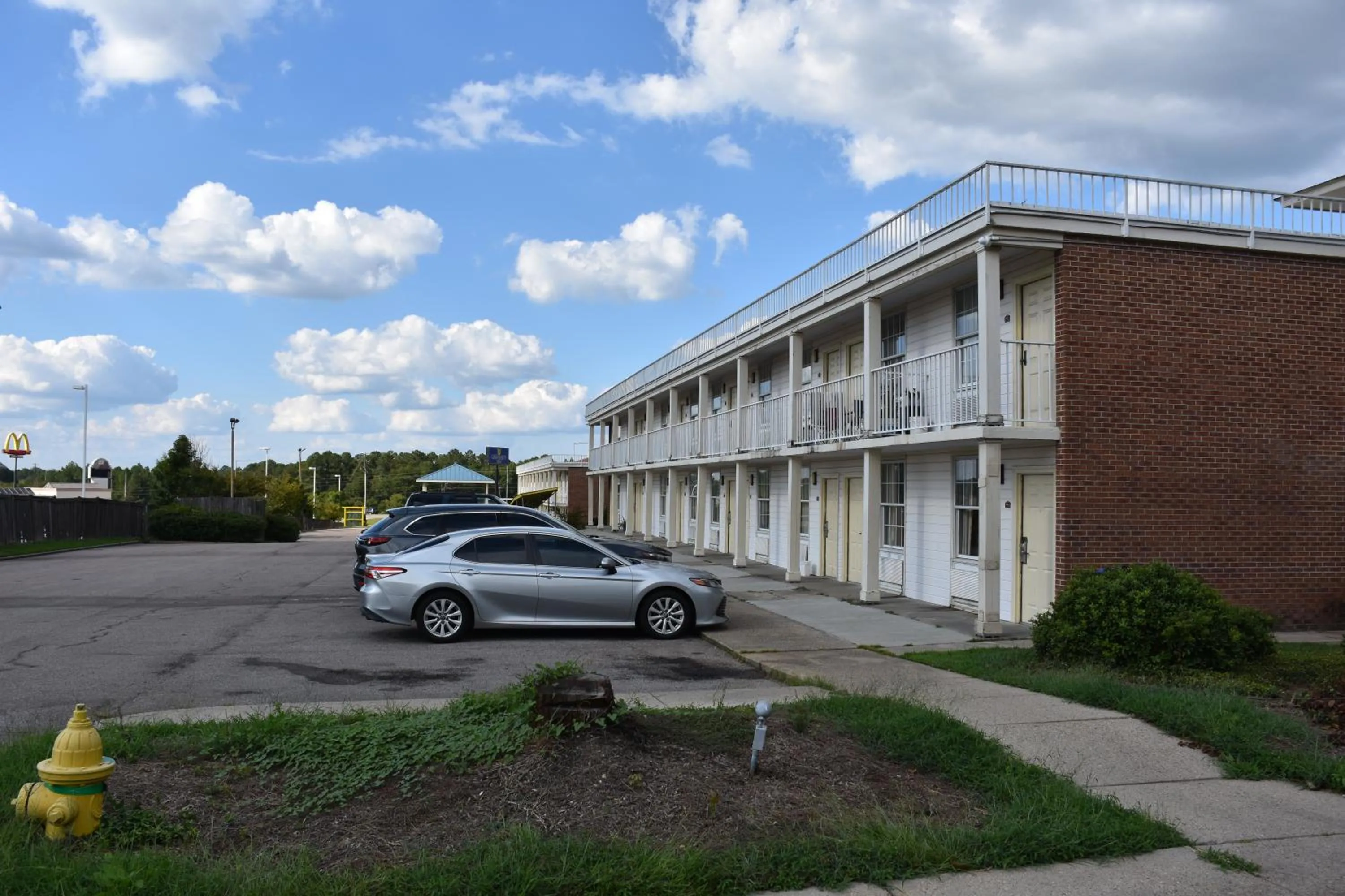 Parking in Moonlight Inn Hotel O Hattiesburg, MS