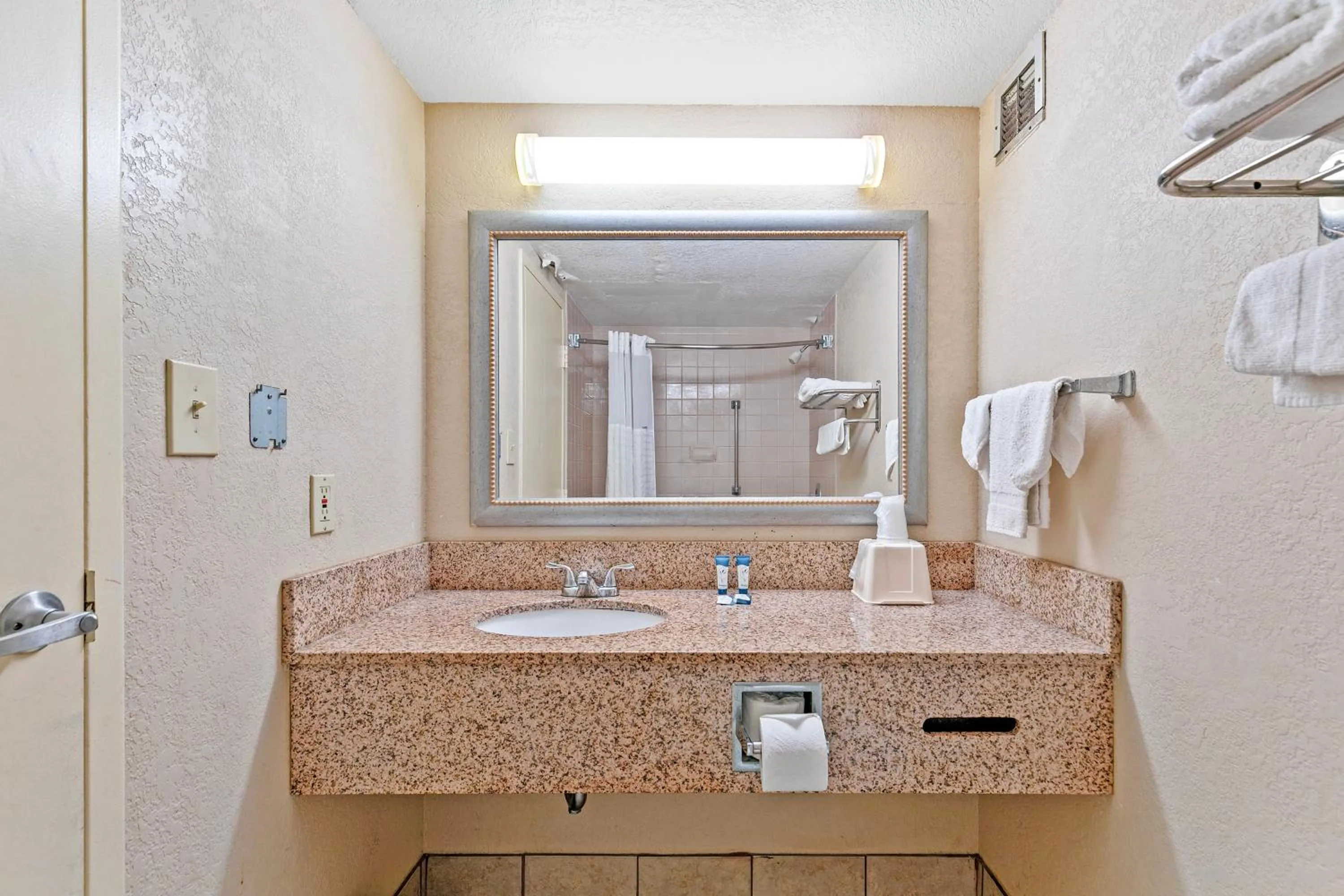 Bathroom in Moonlight Inn Hotel O Hattiesburg, MS