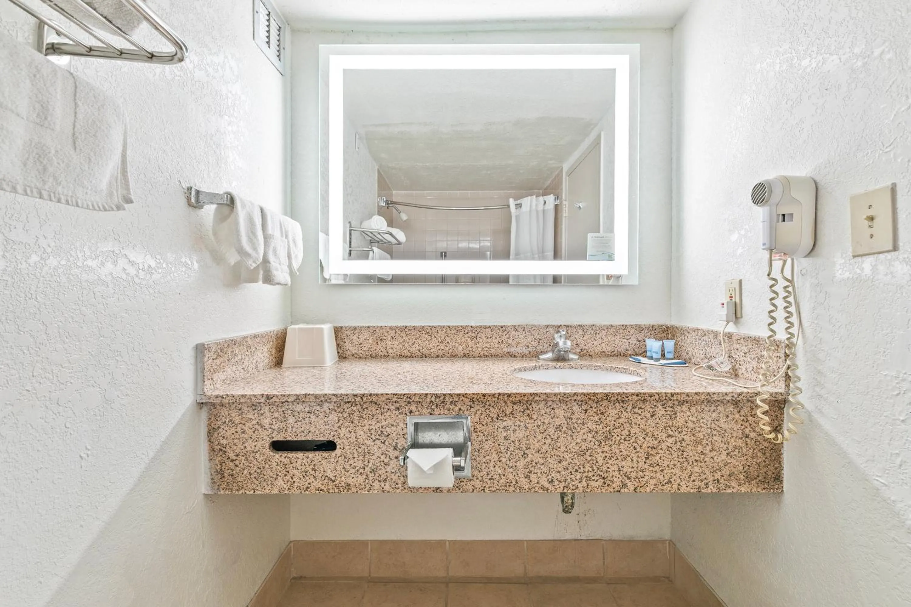 Bathroom in Moonlight Inn Hotel O Hattiesburg, MS