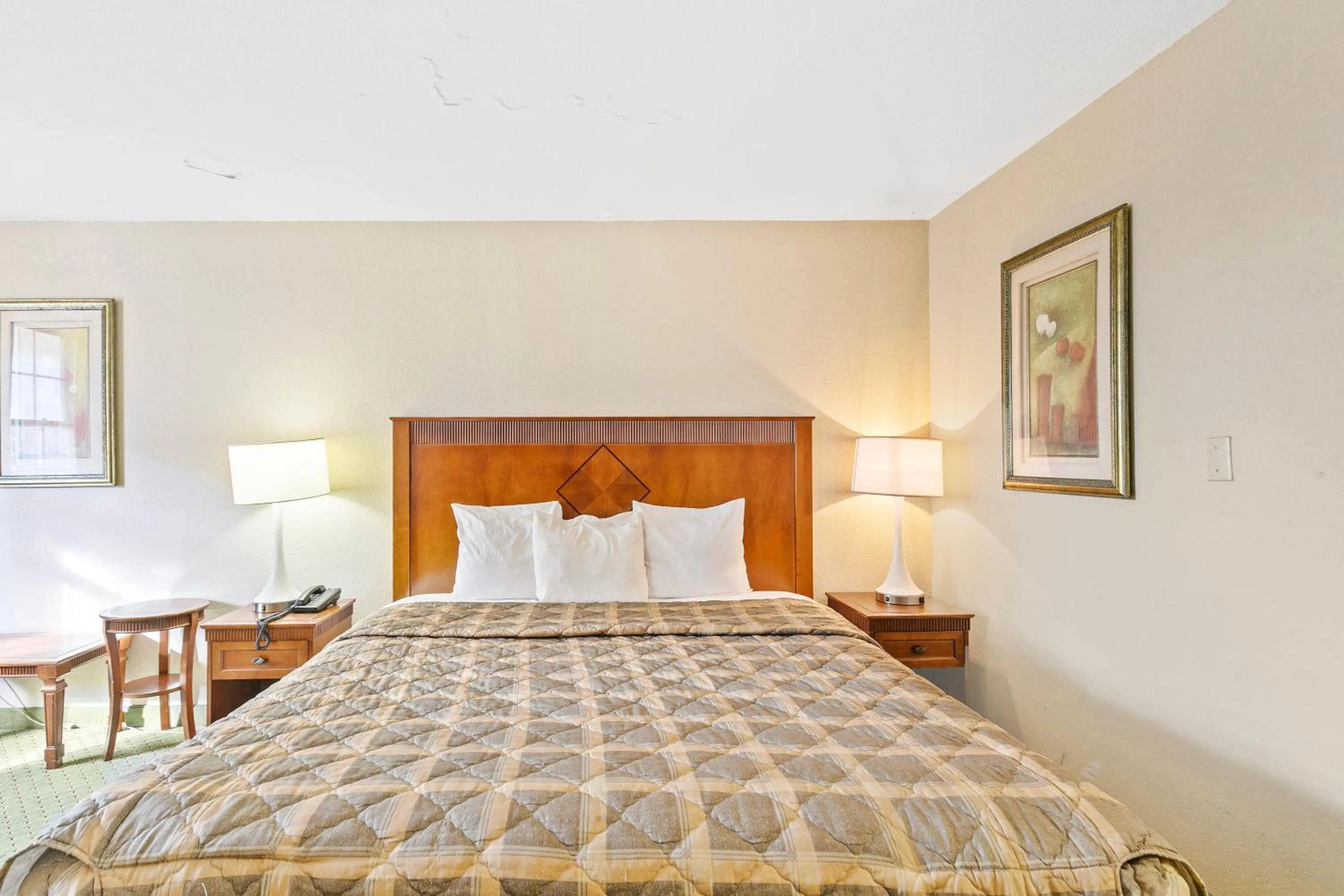 Bedroom, Bed in Moonlight Inn Hotel O Hattiesburg, MS