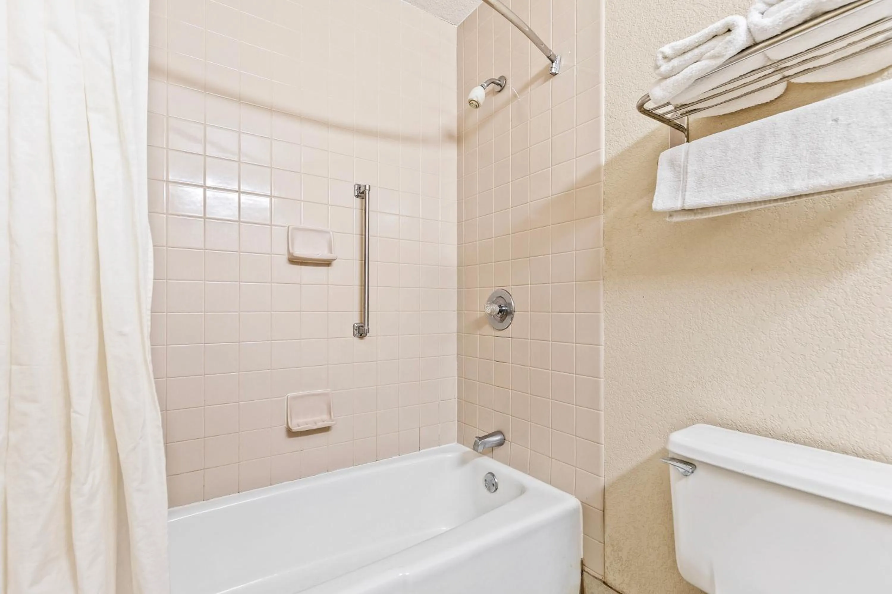 Bathroom in Moonlight Inn Hotel O Hattiesburg, MS