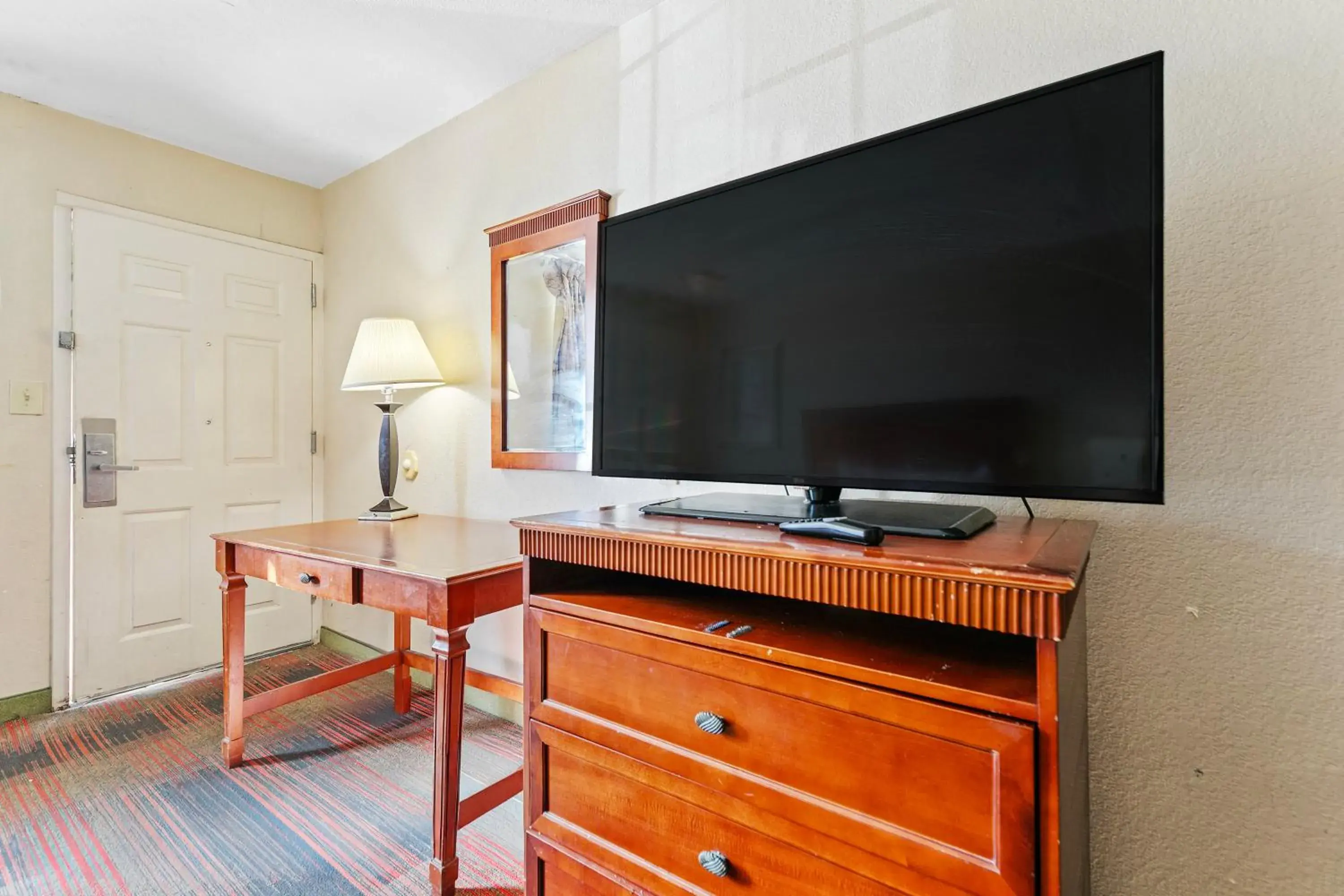 2 Queen Bed Smoking in Moonlight Inn Hotel O Hattiesburg, MS 2 Queen Bed Smoking in Moonlight Inn Hotel O Hattiesburg, MS