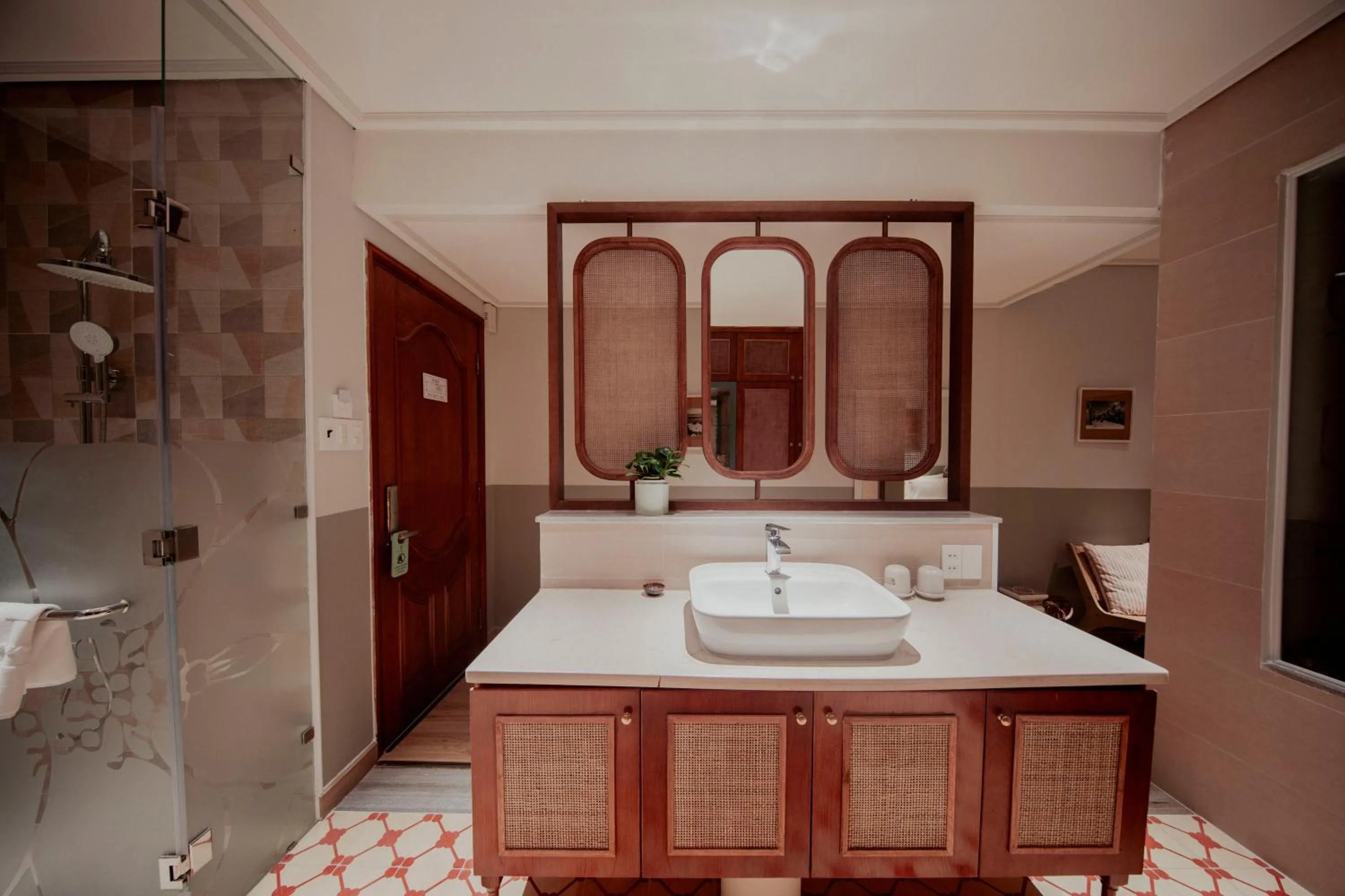 Bathroom, Bed in Au Lac Boutique Hotel