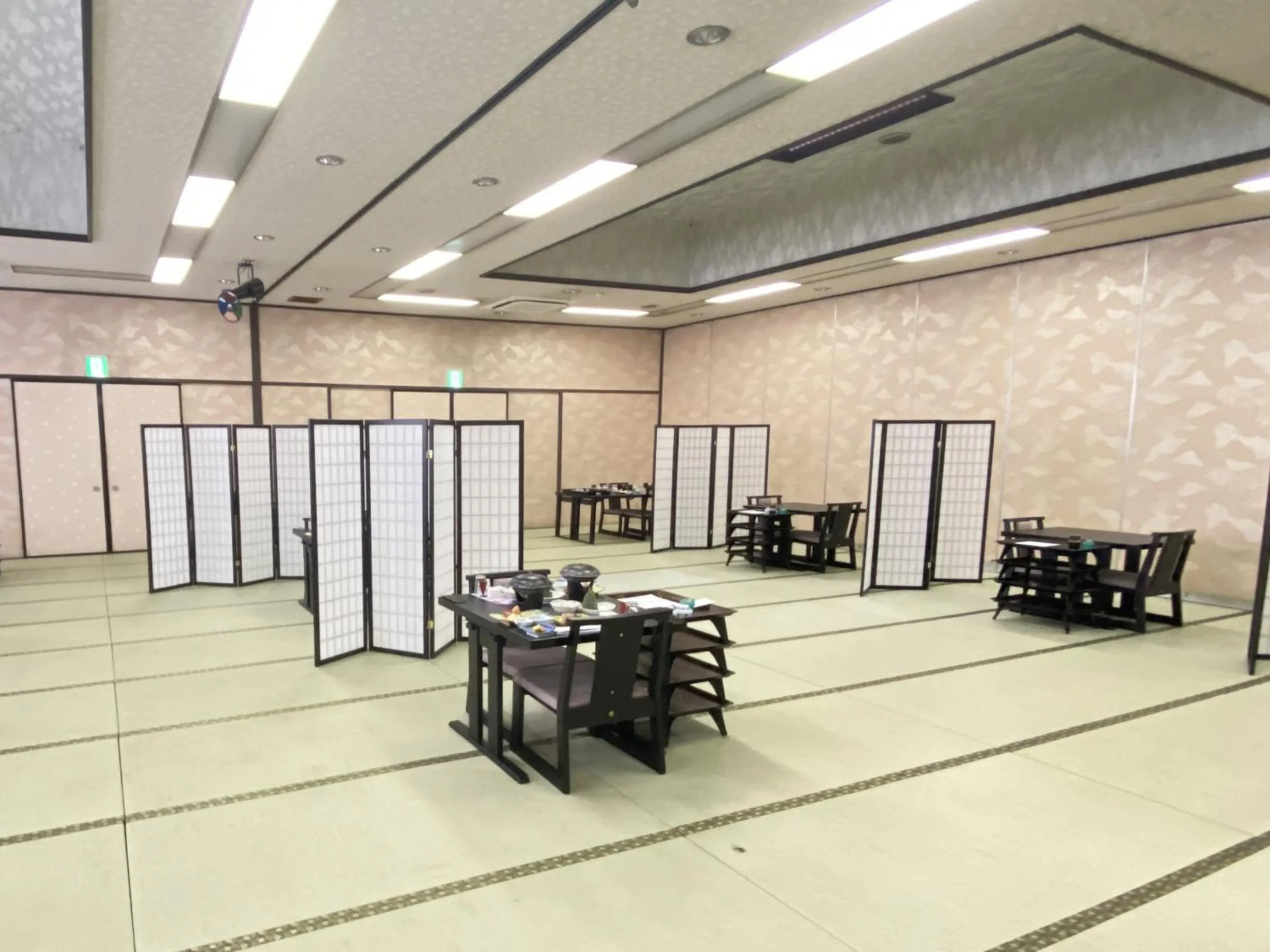 Restaurant/places to eat in Nishiura Grand Hotel Kikkei