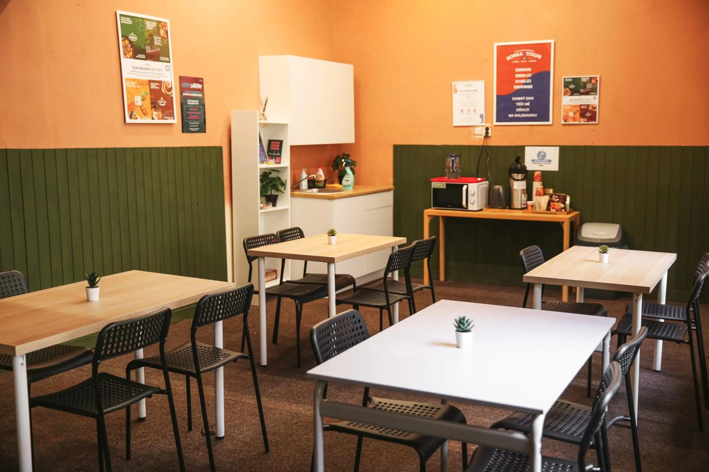 Communal lounge/ TV room in Korea town