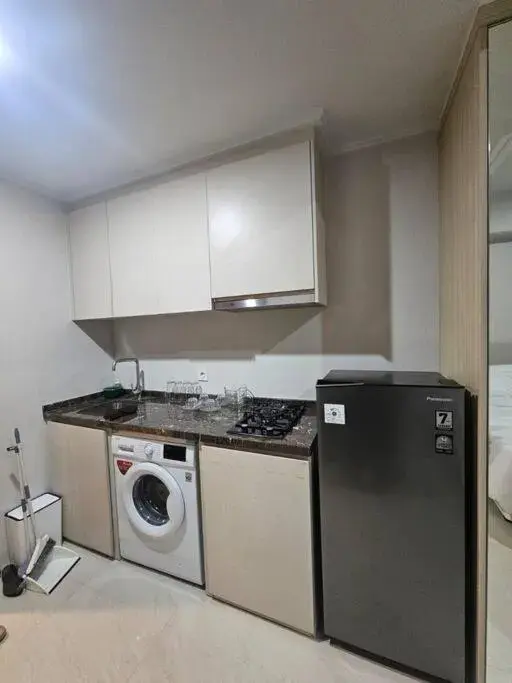 Green Sedayu Apartment Suite by Ellison Green Sedayu Apartment Suite by Ellison