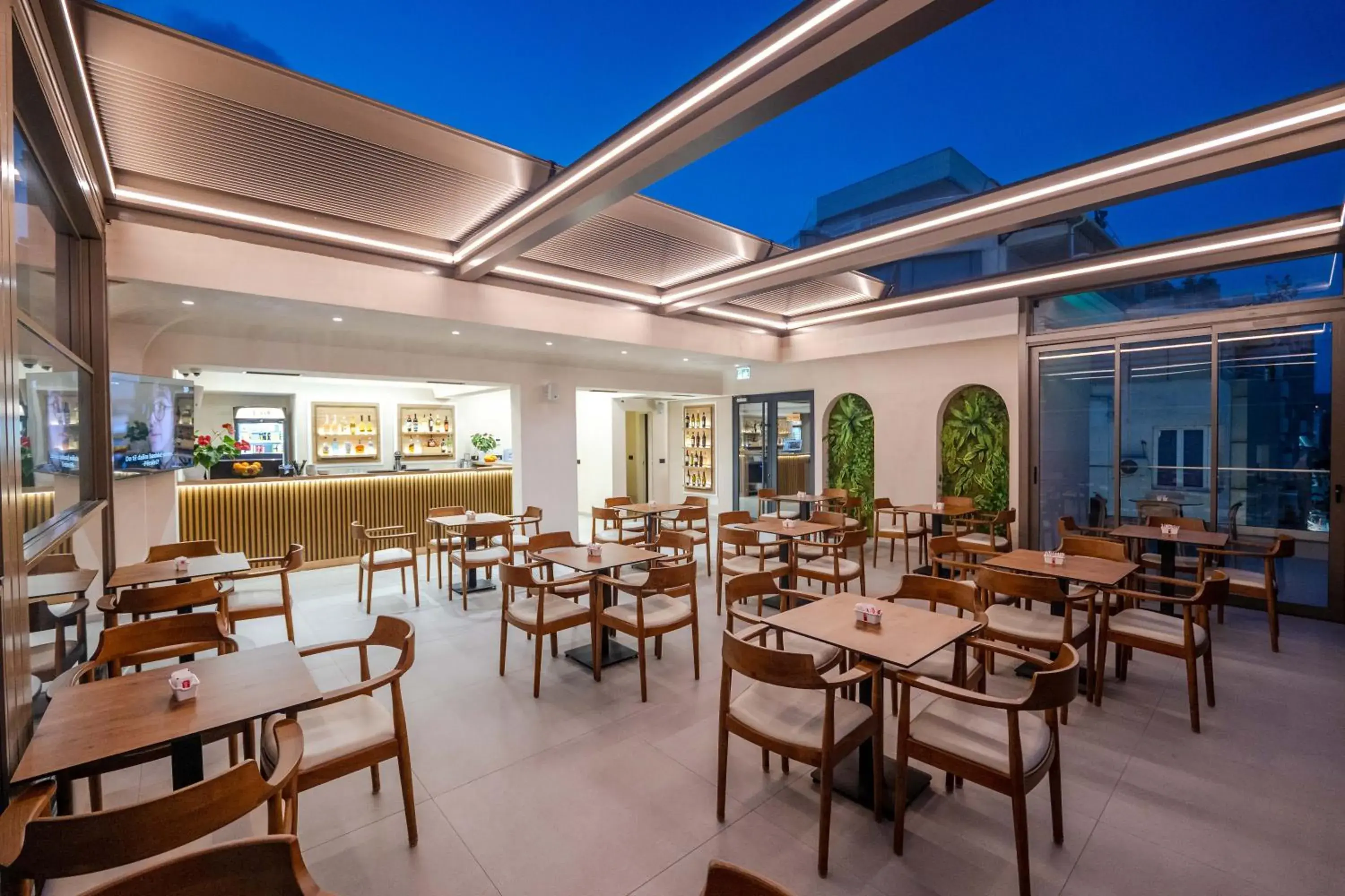 Restaurant/places to eat in SASSO Hotel Restaurant/places to eat in SASSO Hotel