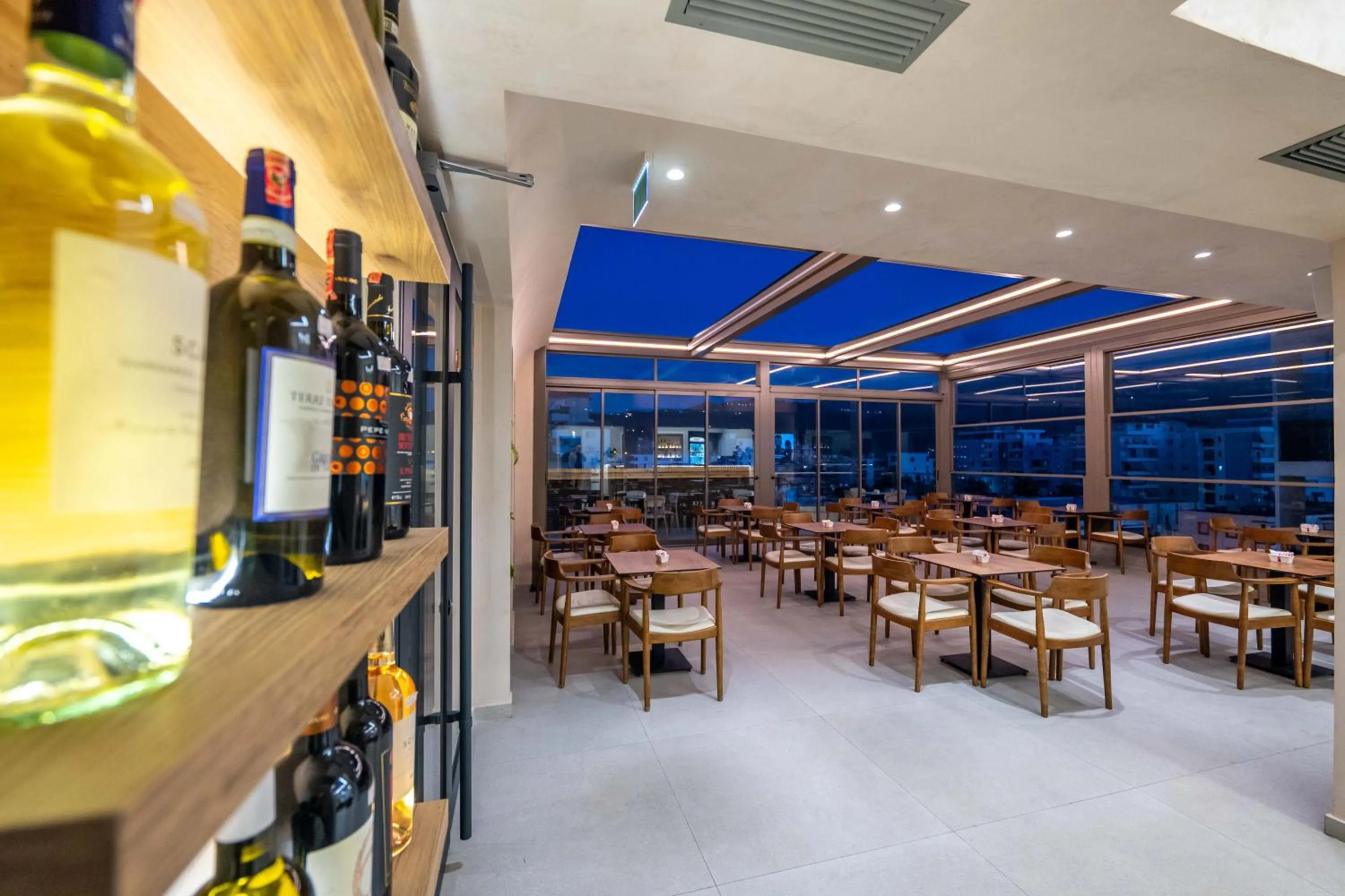 Restaurant/places to eat in SASSO Hotel