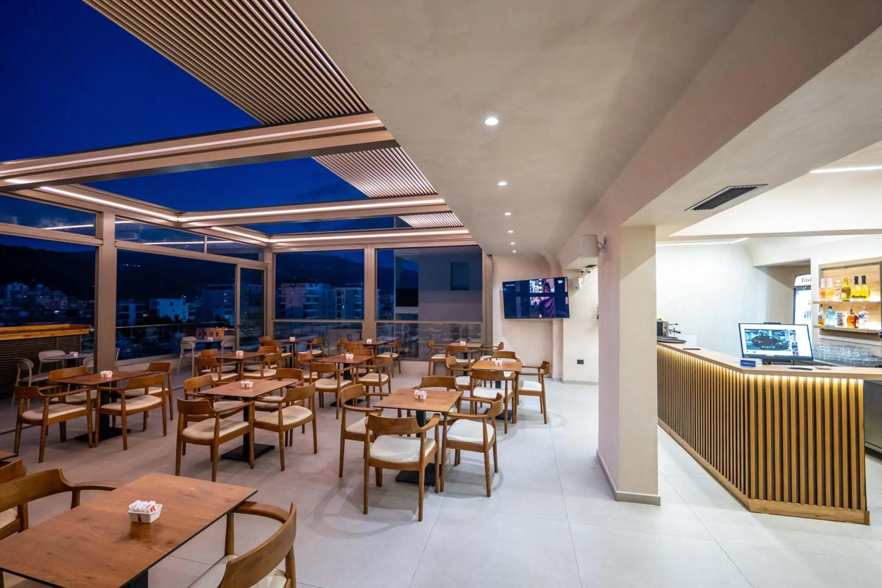 Restaurant/places to eat in SASSO Hotel Restaurant/places to eat in SASSO Hotel