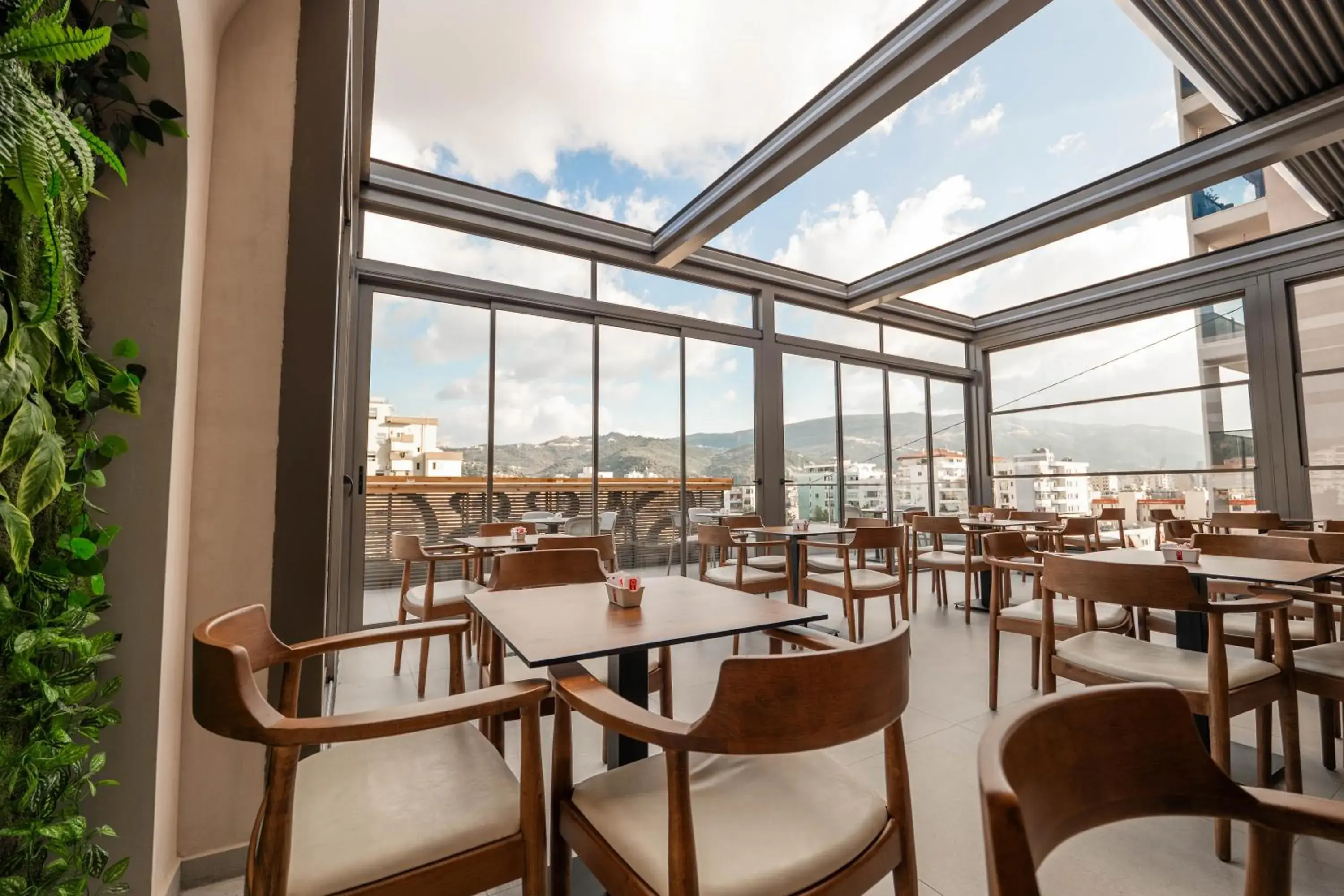 Restaurant/places to eat in SASSO Hotel Restaurant/places to eat in SASSO Hotel