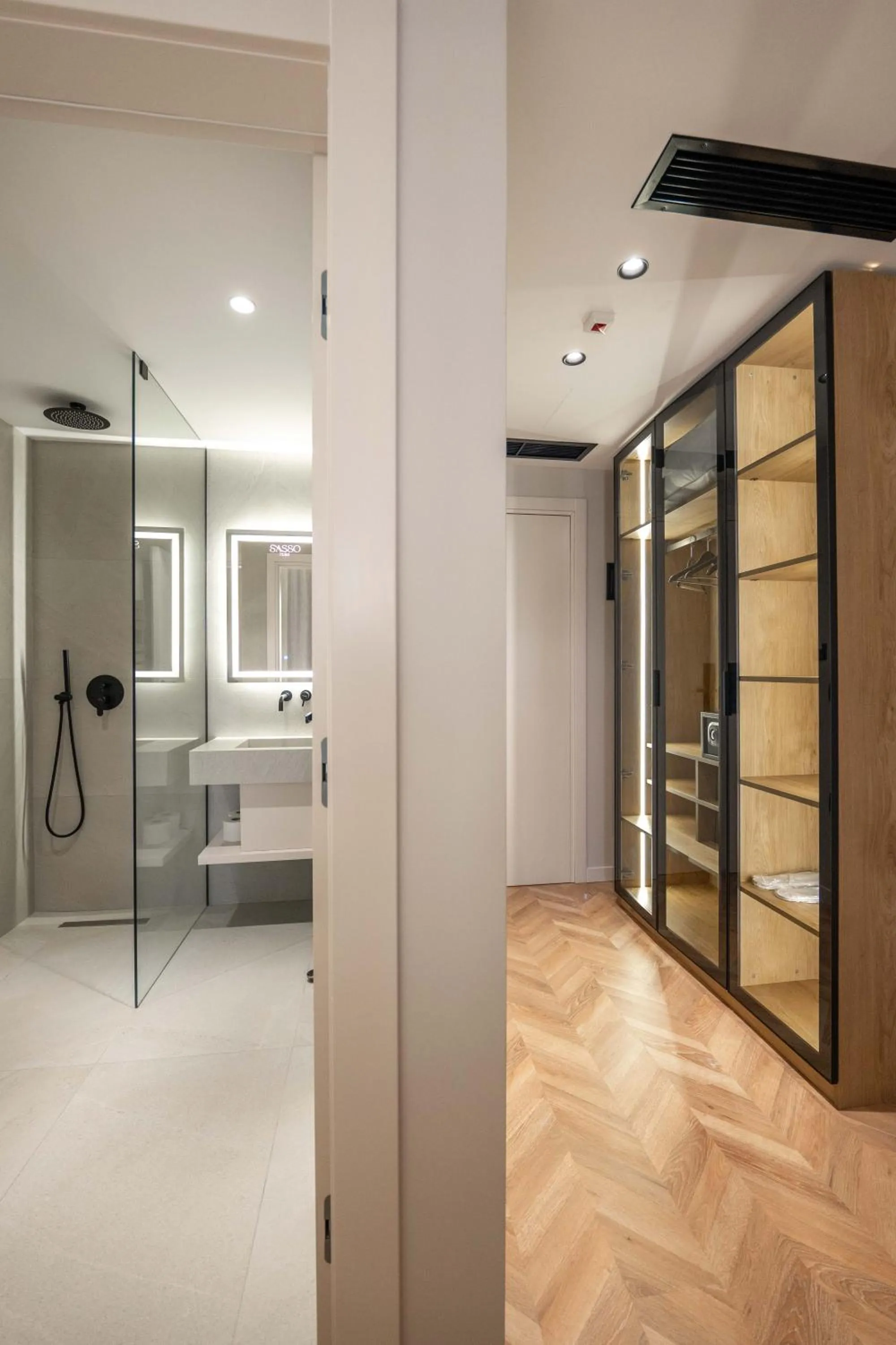 Shower in SASSO Hotel