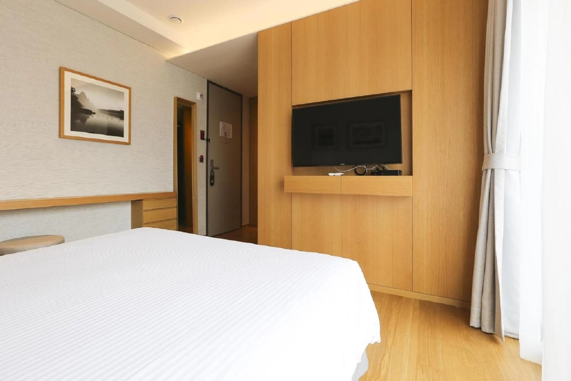 TV/Entertainment Center in Borjomi Boutique Seoul Hotel