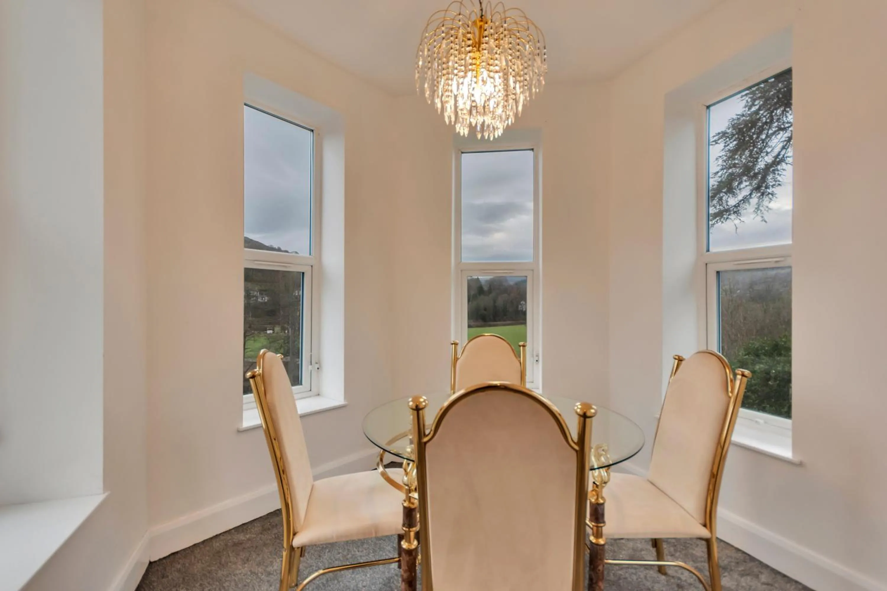 Seating area in White Waters Bed and Breakfast