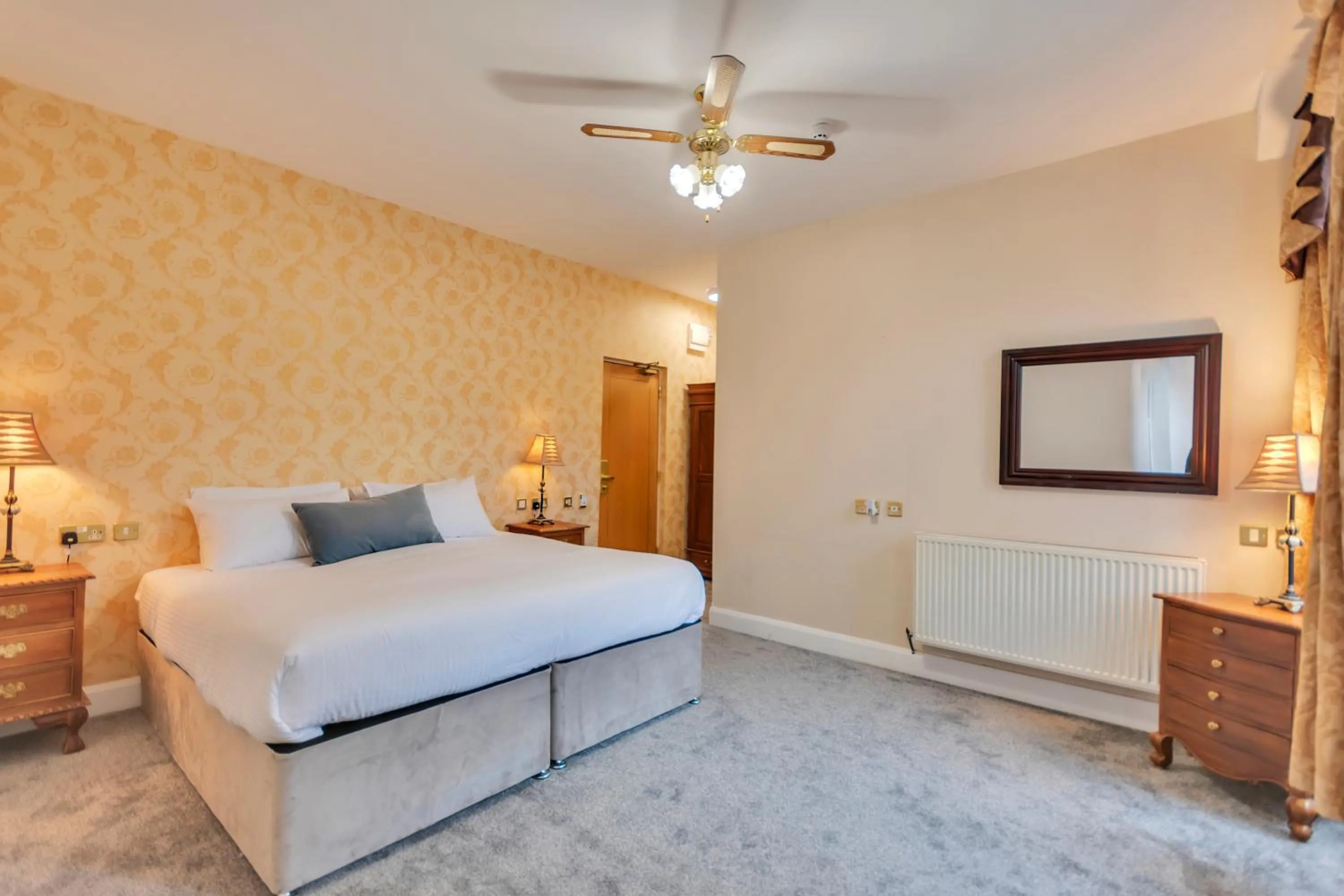Photo of the whole room, Bed in White Waters Bed and Breakfast