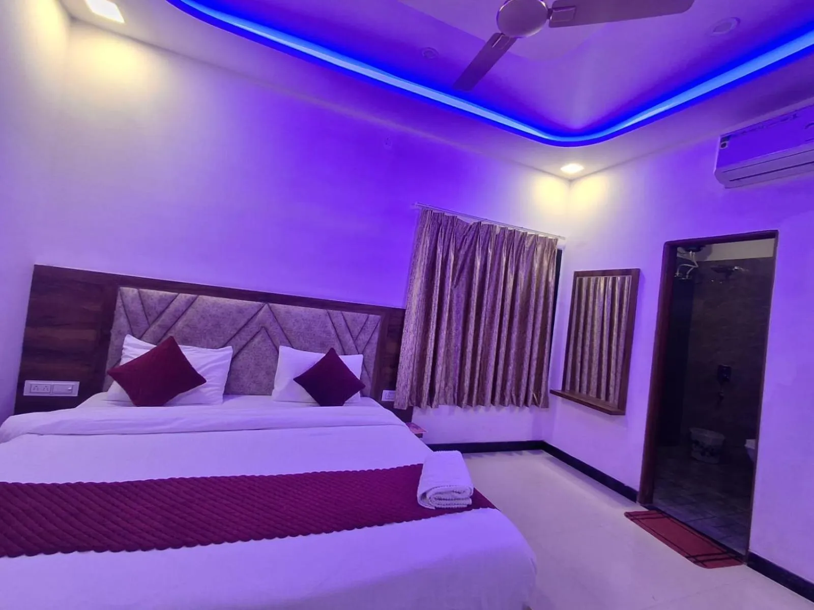 Bed in Braham Vatika Resort