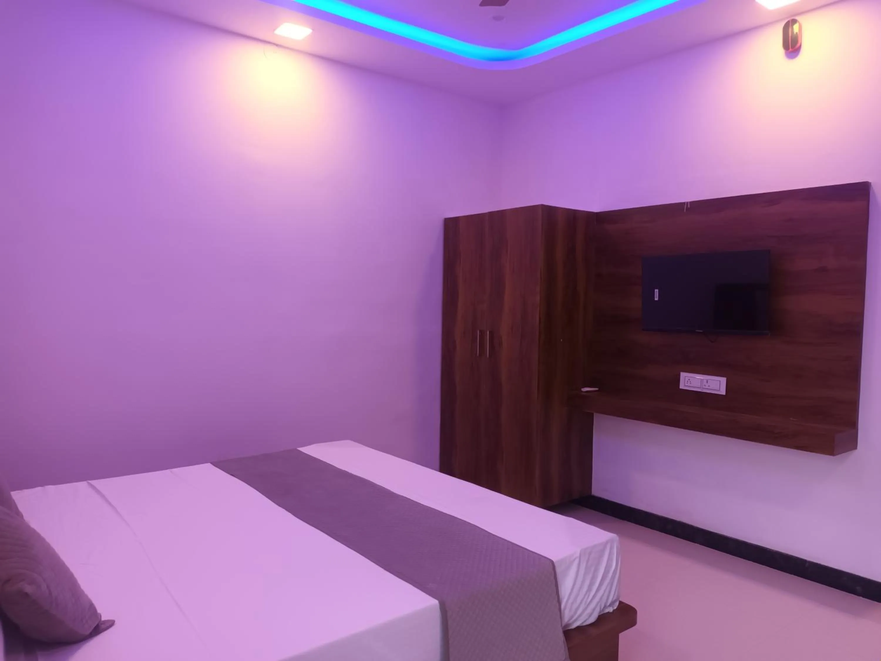 Bed in Braham Vatika Resort