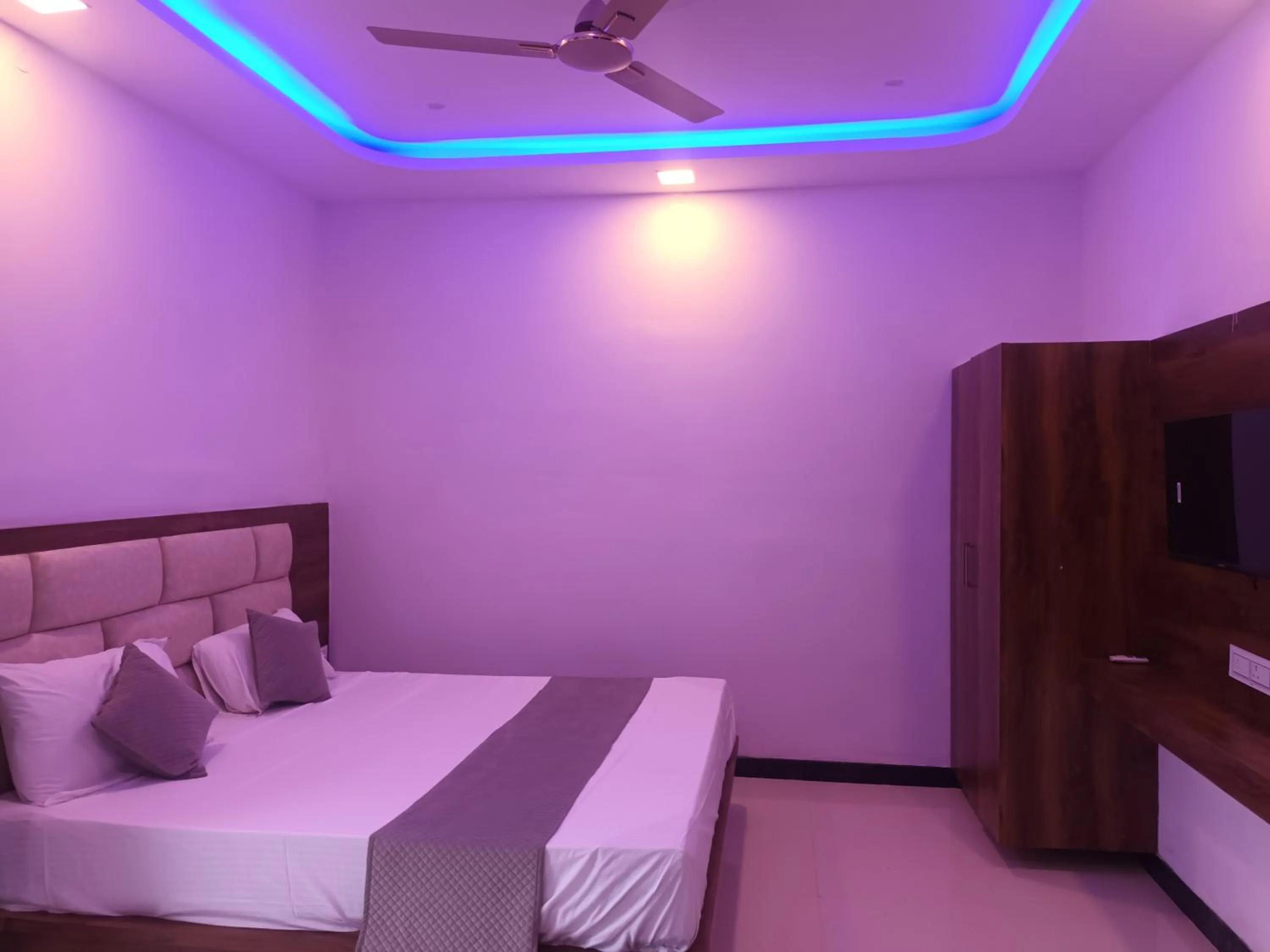 Bed in Braham Vatika Resort