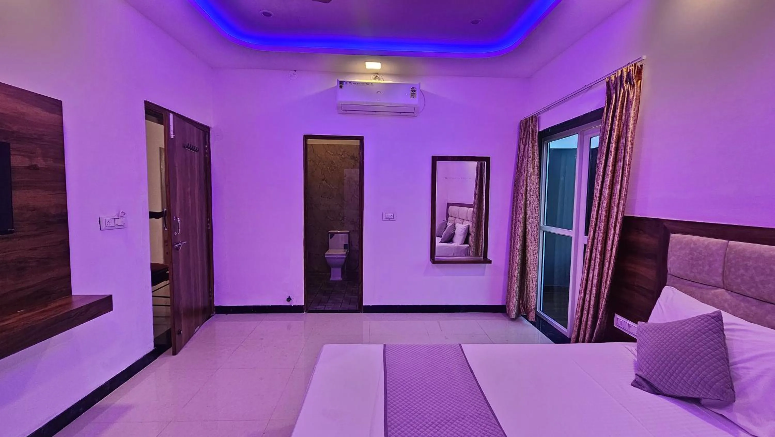 Bed in Braham Vatika Resort