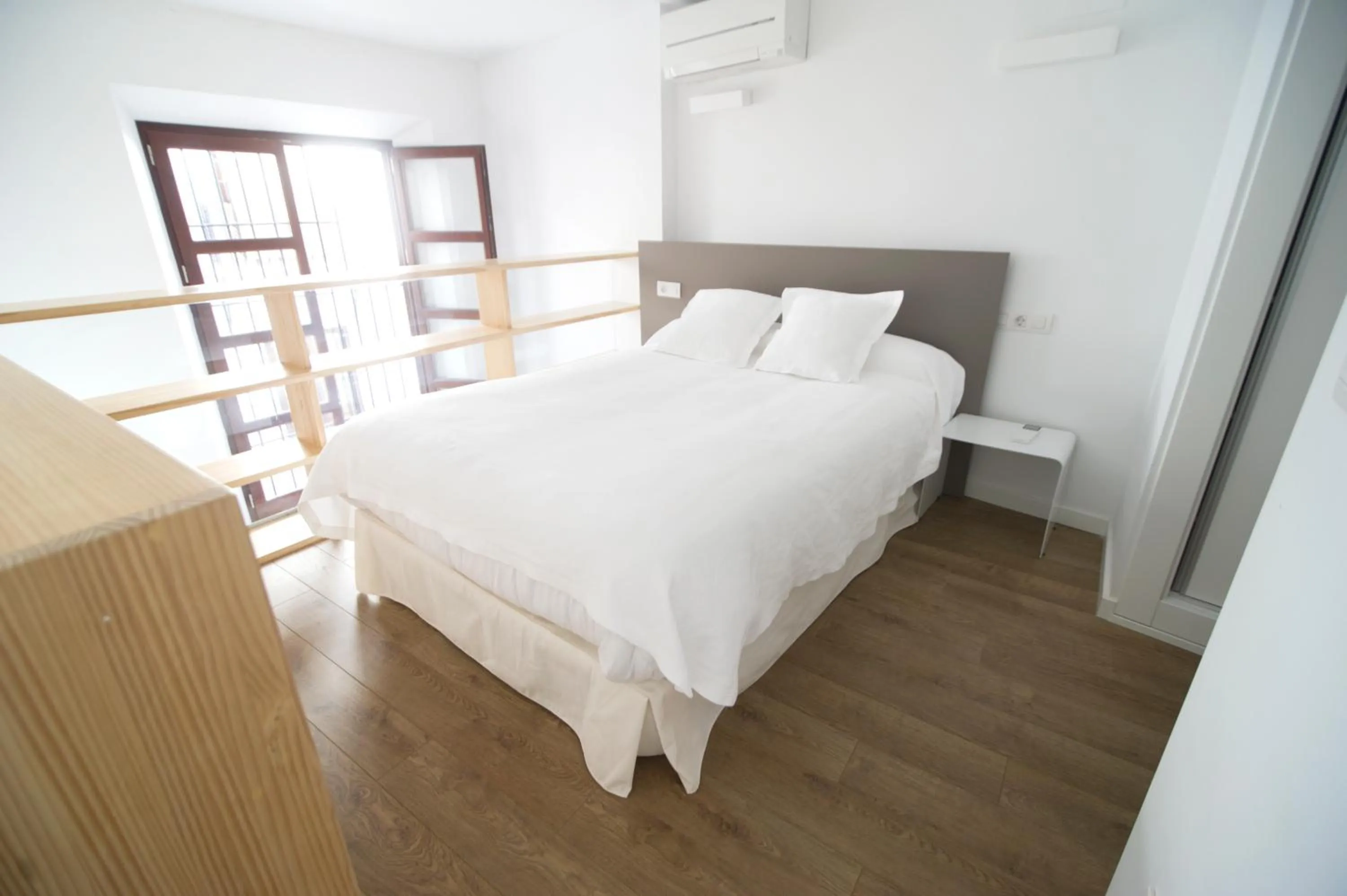 Bed in Smart Suites Albaicin