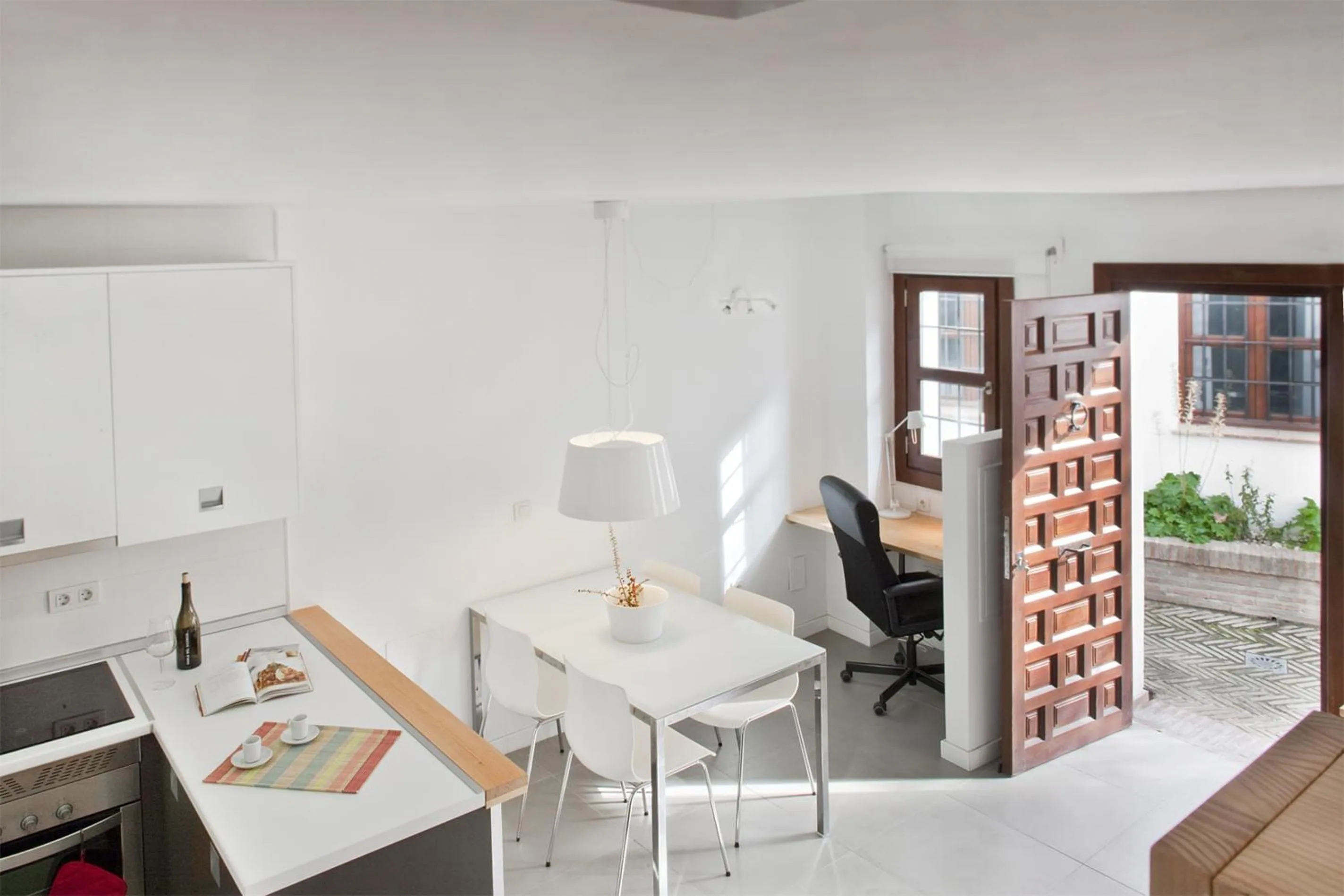 Dining area in Smart Suites Albaicin