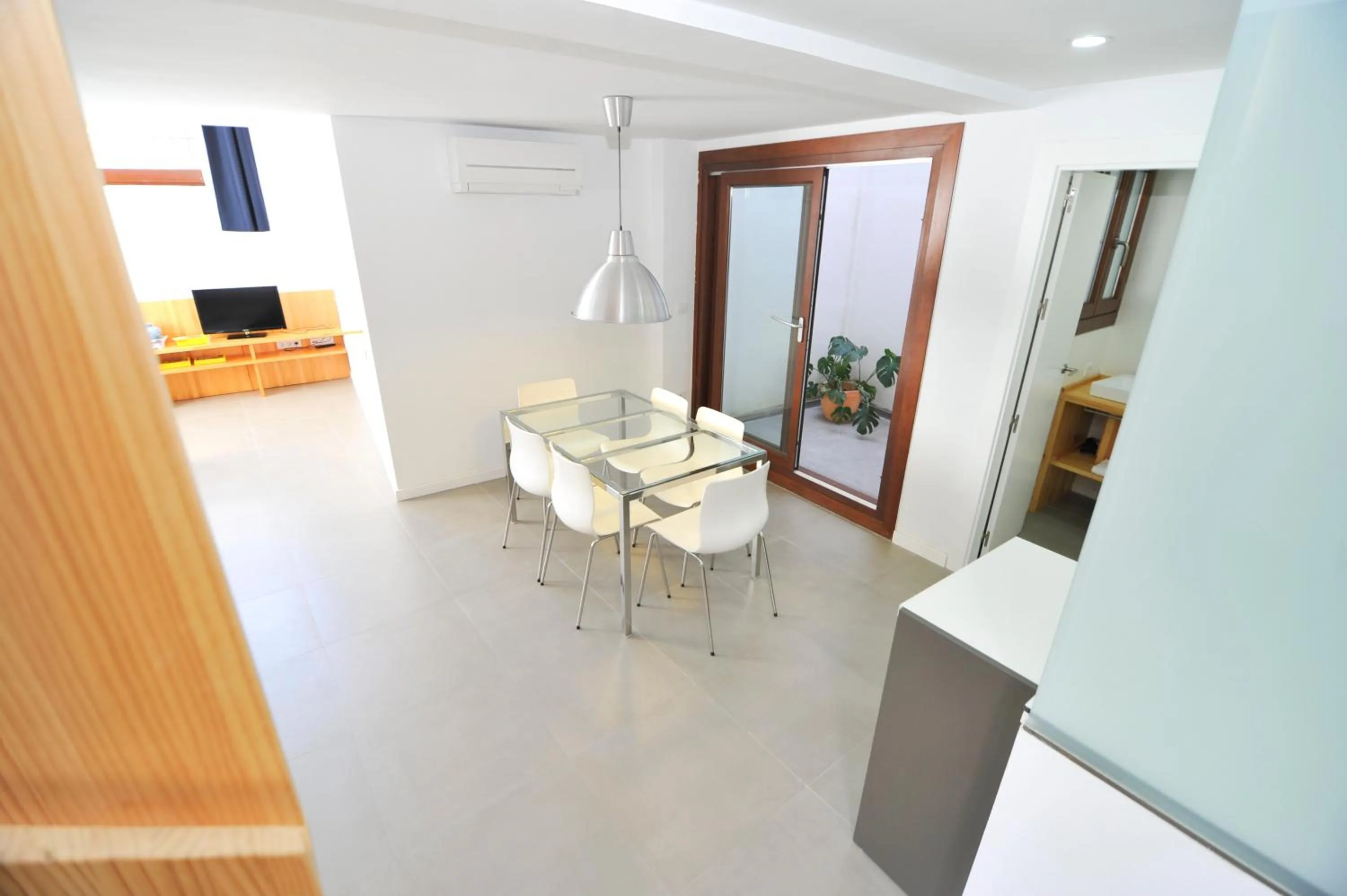 Dining area in Smart Suites Albaicin