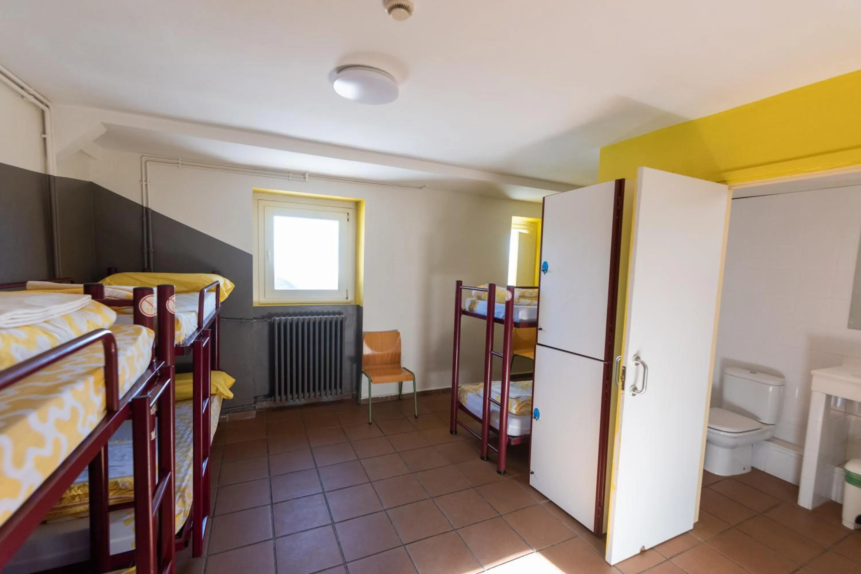 Property building, Bed in Alberg Núria Xanascat