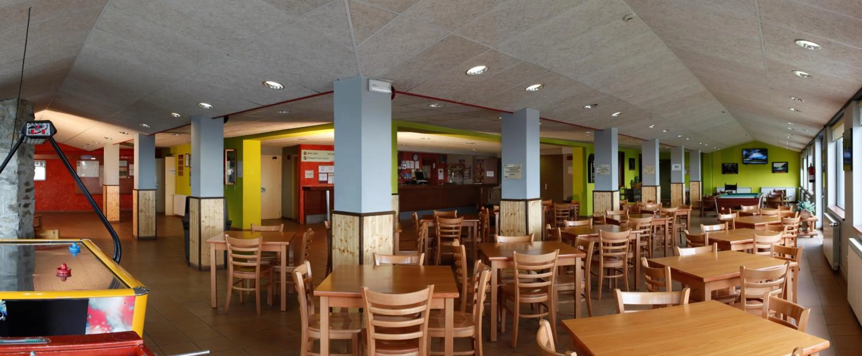 Lounge or bar in Alberg Núria Xanascat