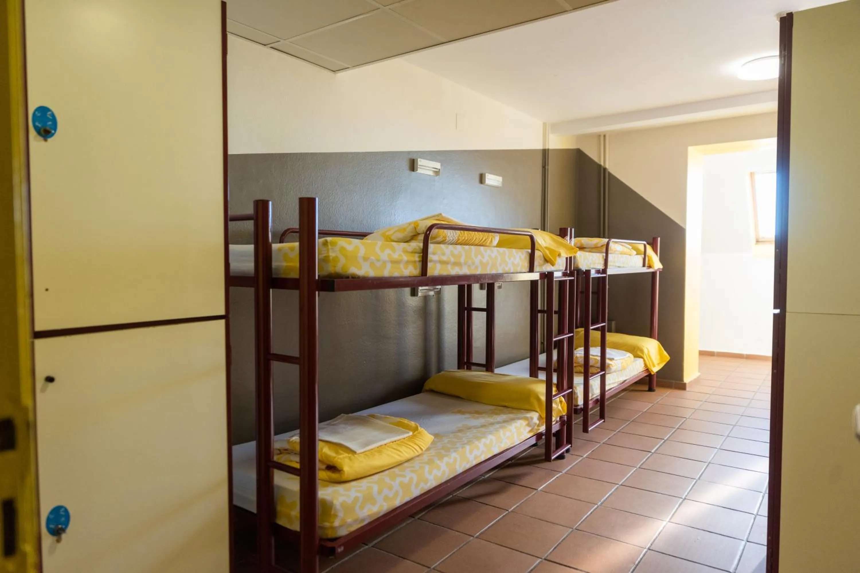 Property building, Bed in Alberg Núria Xanascat